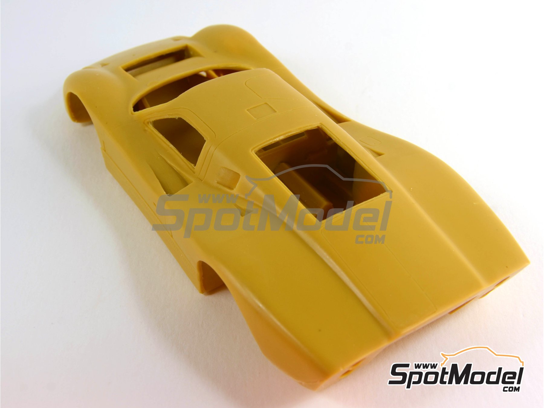 Image 5: Ford GT40 Mk IV Shelby American Team - 24 Hours Le Mans 1967 | Car scale model kit in 1/24 scale manufactured by Renaissance Models (ref. 24-16, also 24/16)