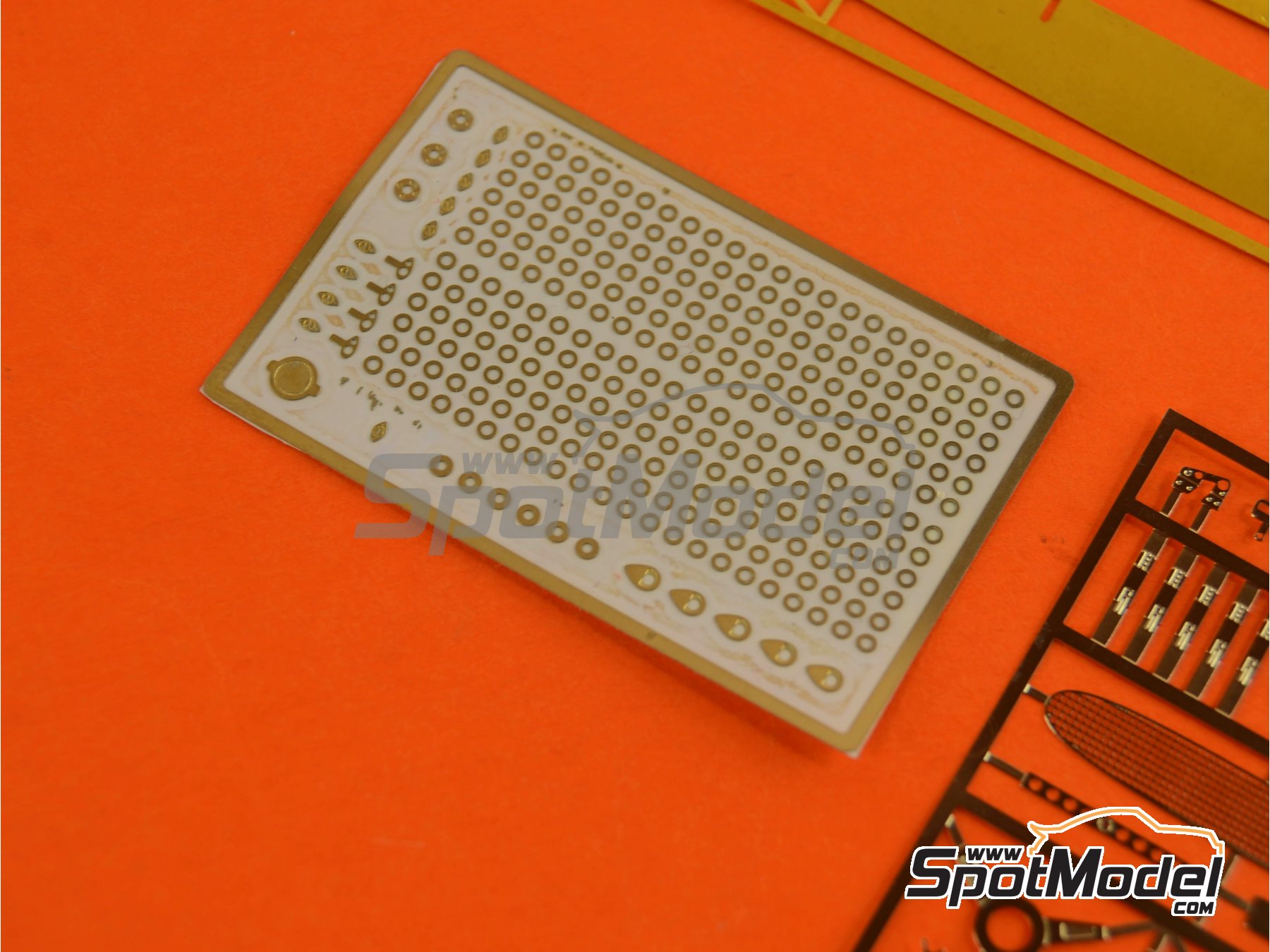 Image 8: Ford GT40 Mk IV Shelby American Team - 24 Hours Le Mans 1967 | Car scale model kit in 1/24 scale manufactured by Renaissance Models (ref. 24-16, also 24/16)