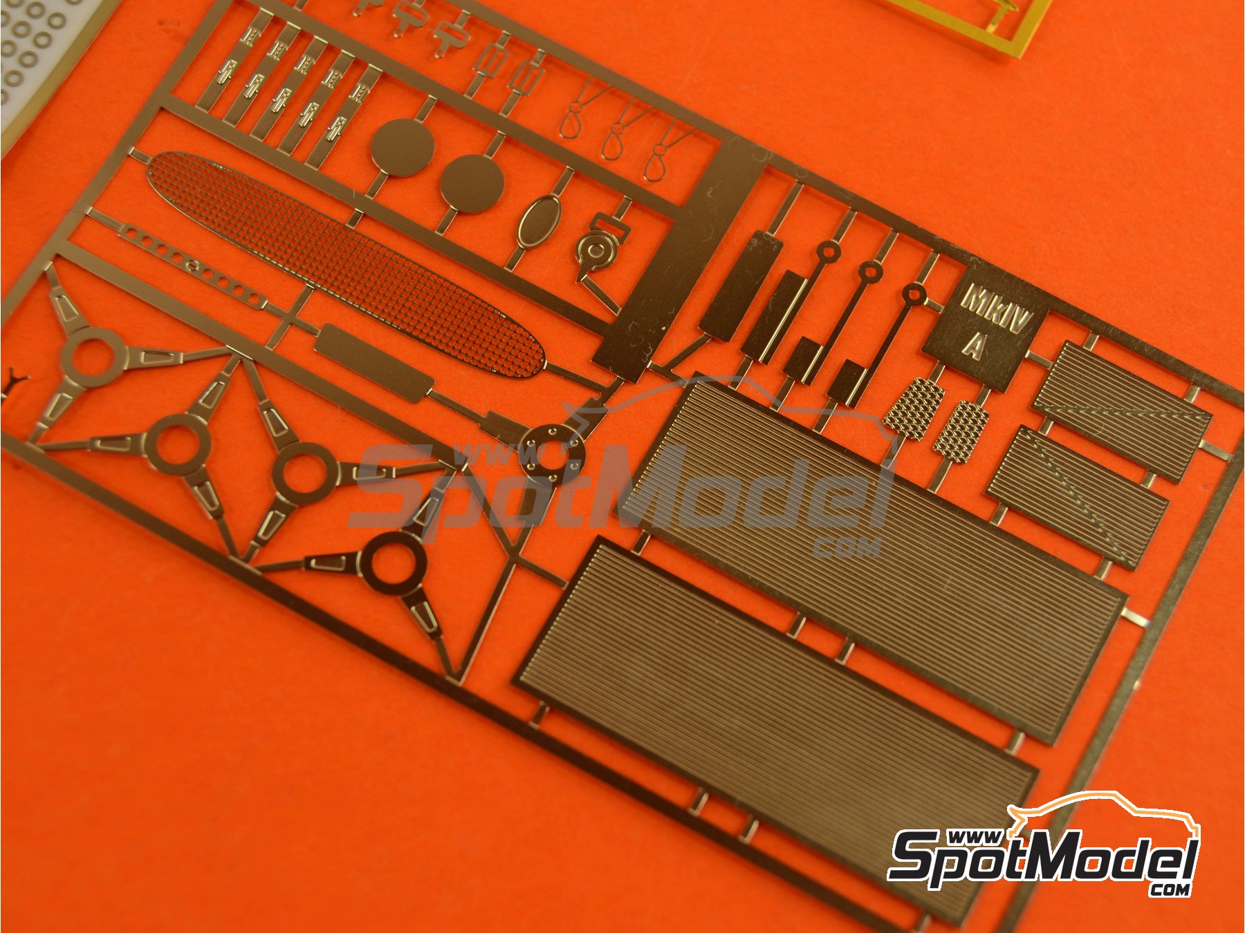 Image 9: Ford GT40 Mk IV Shelby American Team - 24 Hours Le Mans 1967 | Car scale model kit in 1/24 scale manufactured by Renaissance Models (ref. 24-16, also 24/16)