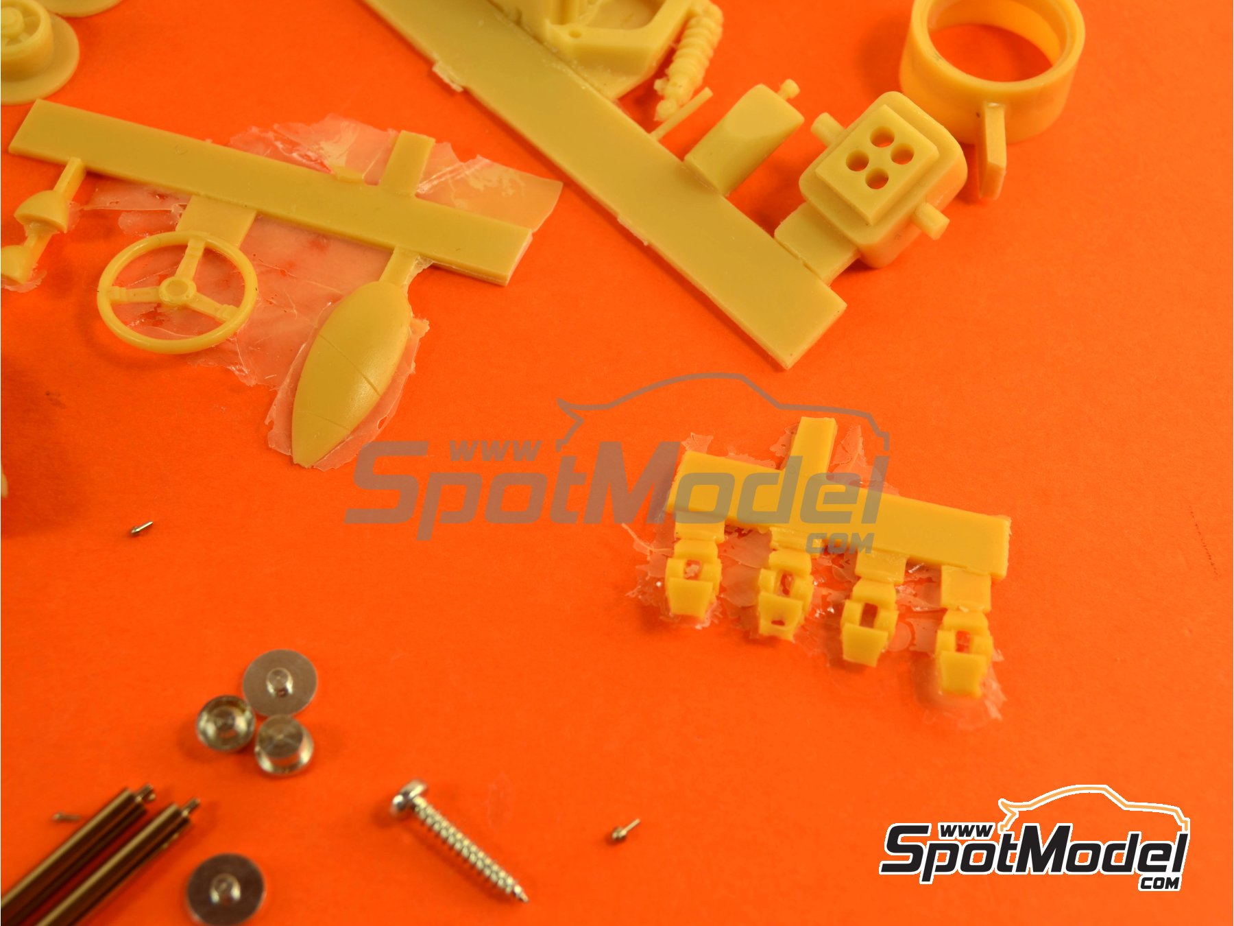 Image 13: Ford GT40 Mk IV Shelby American Team - 24 Hours Le Mans 1967 | Car scale model kit in 1/24 scale manufactured by Renaissance Models (ref. 24-16, also 24/16)