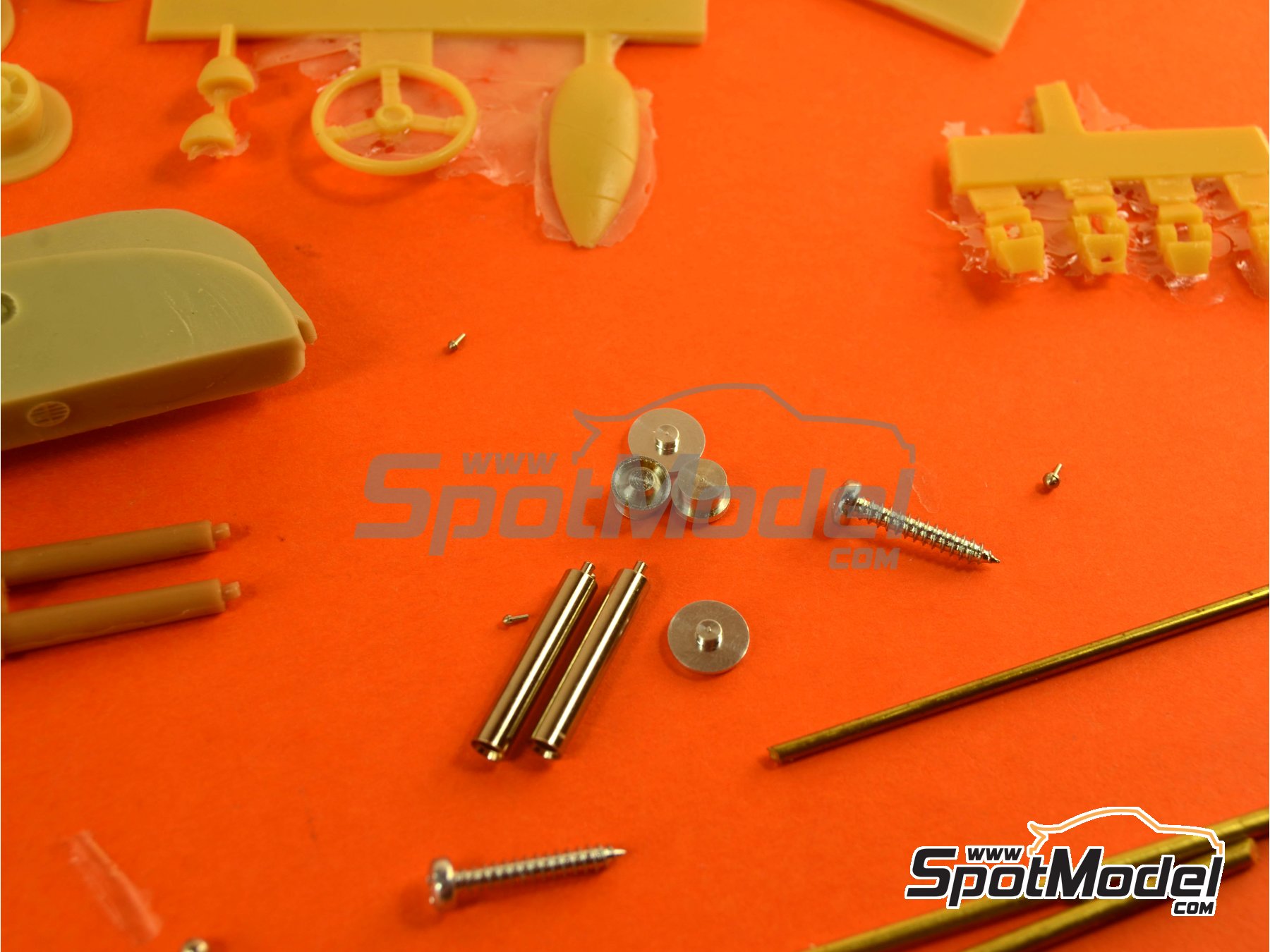 Image 14: Ford GT40 Mk IV Shelby American Team - 24 Hours Le Mans 1967 | Car scale model kit in 1/24 scale manufactured by Renaissance Models (ref. 24-16, also 24/16)