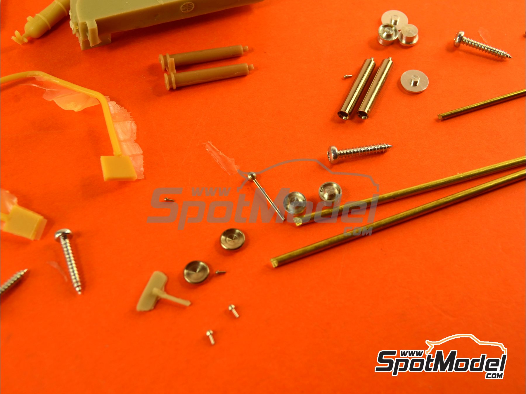 Image 15: Ford GT40 Mk IV Shelby American Team - 24 Hours Le Mans 1967 | Car scale model kit in 1/24 scale manufactured by Renaissance Models (ref. 24-16, also 24/16)