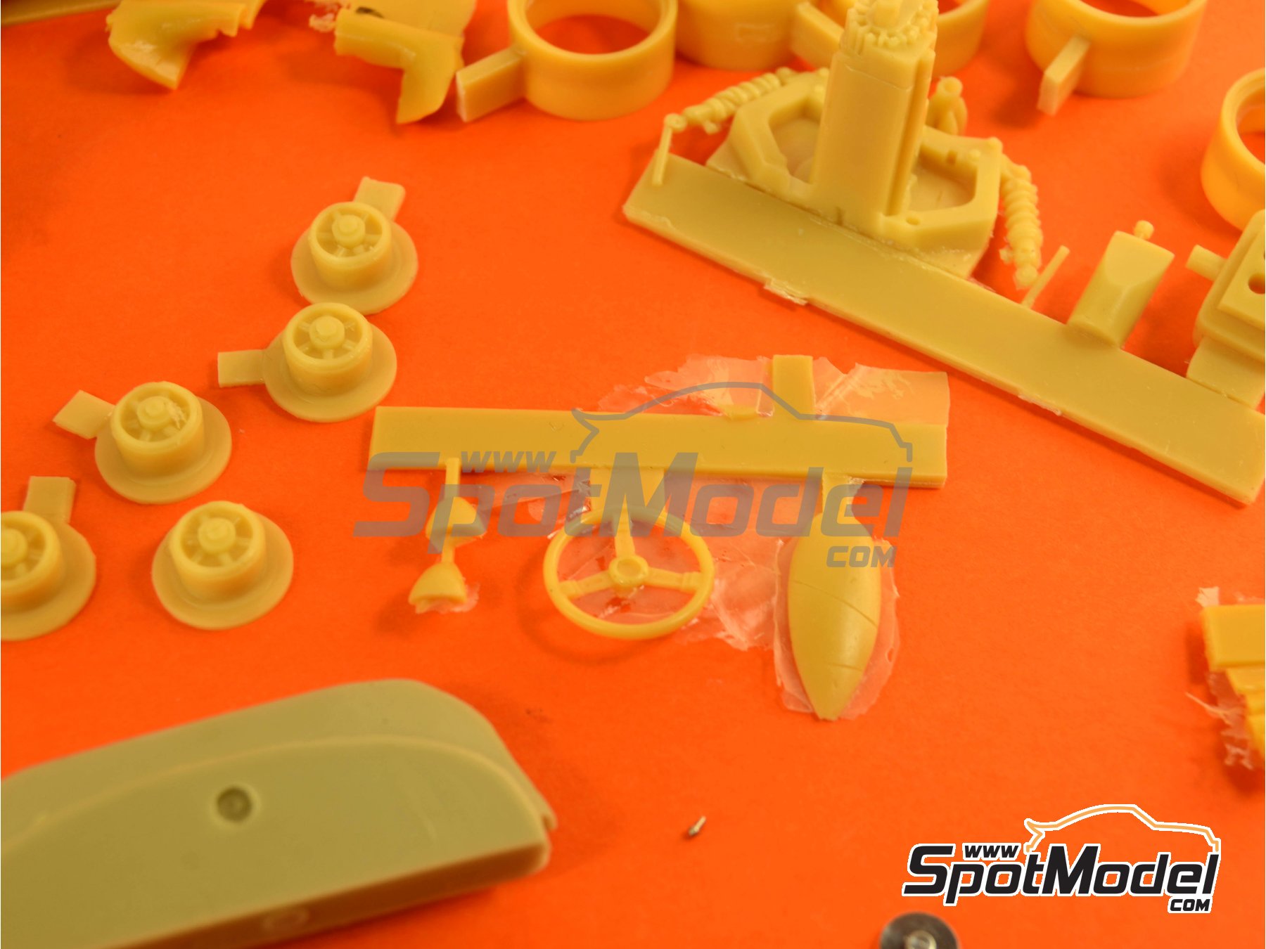 Image 18: Ford GT40 Mk IV Shelby American Team - 24 Hours Le Mans 1967 | Car scale model kit in 1/24 scale manufactured by Renaissance Models (ref. 24-16, also 24/16)