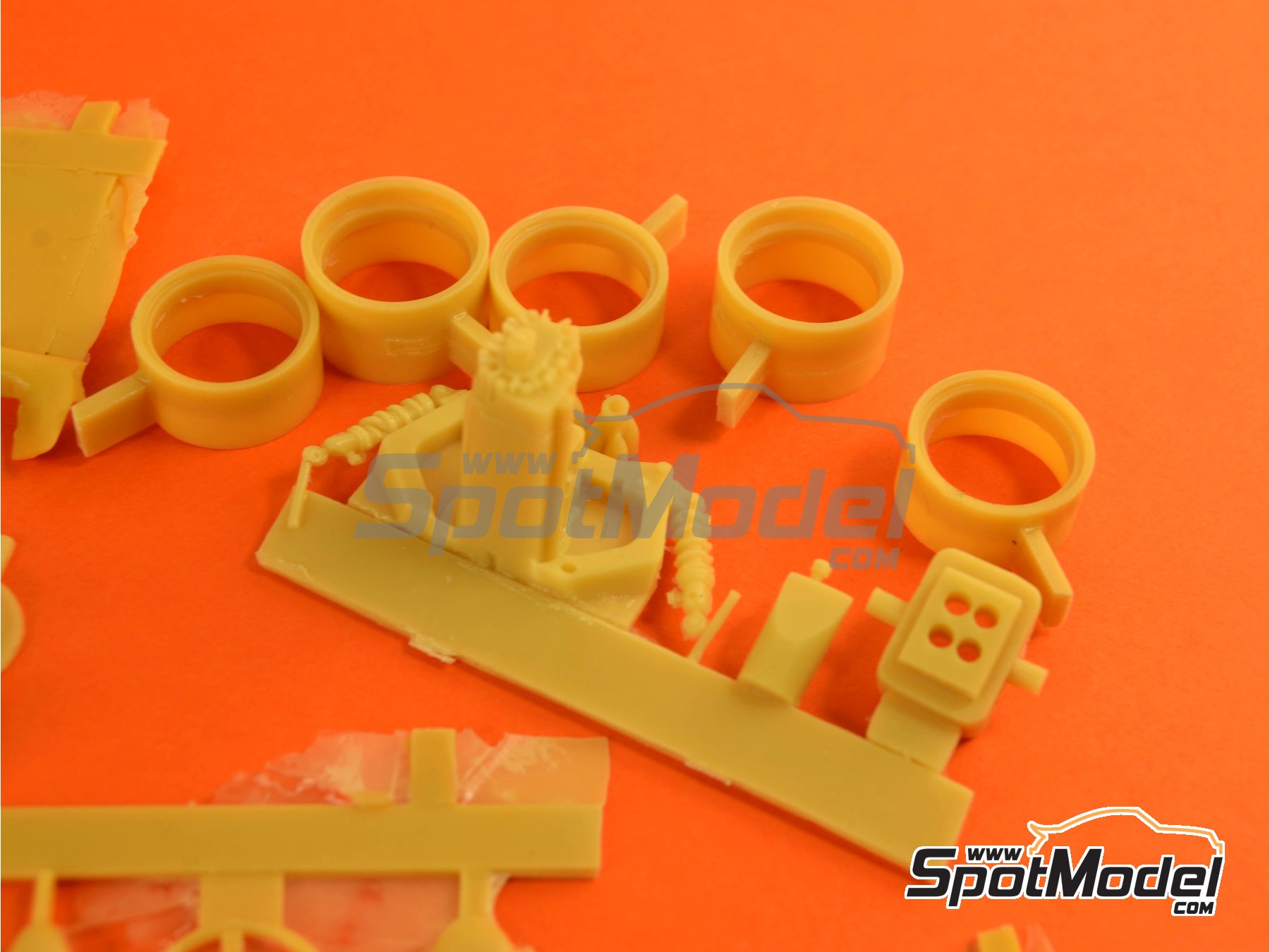 Image 19: Ford GT40 Mk IV Shelby American Team - 24 Hours Le Mans 1967 | Car scale model kit in 1/24 scale manufactured by Renaissance Models (ref. 24-16, also 24/16)