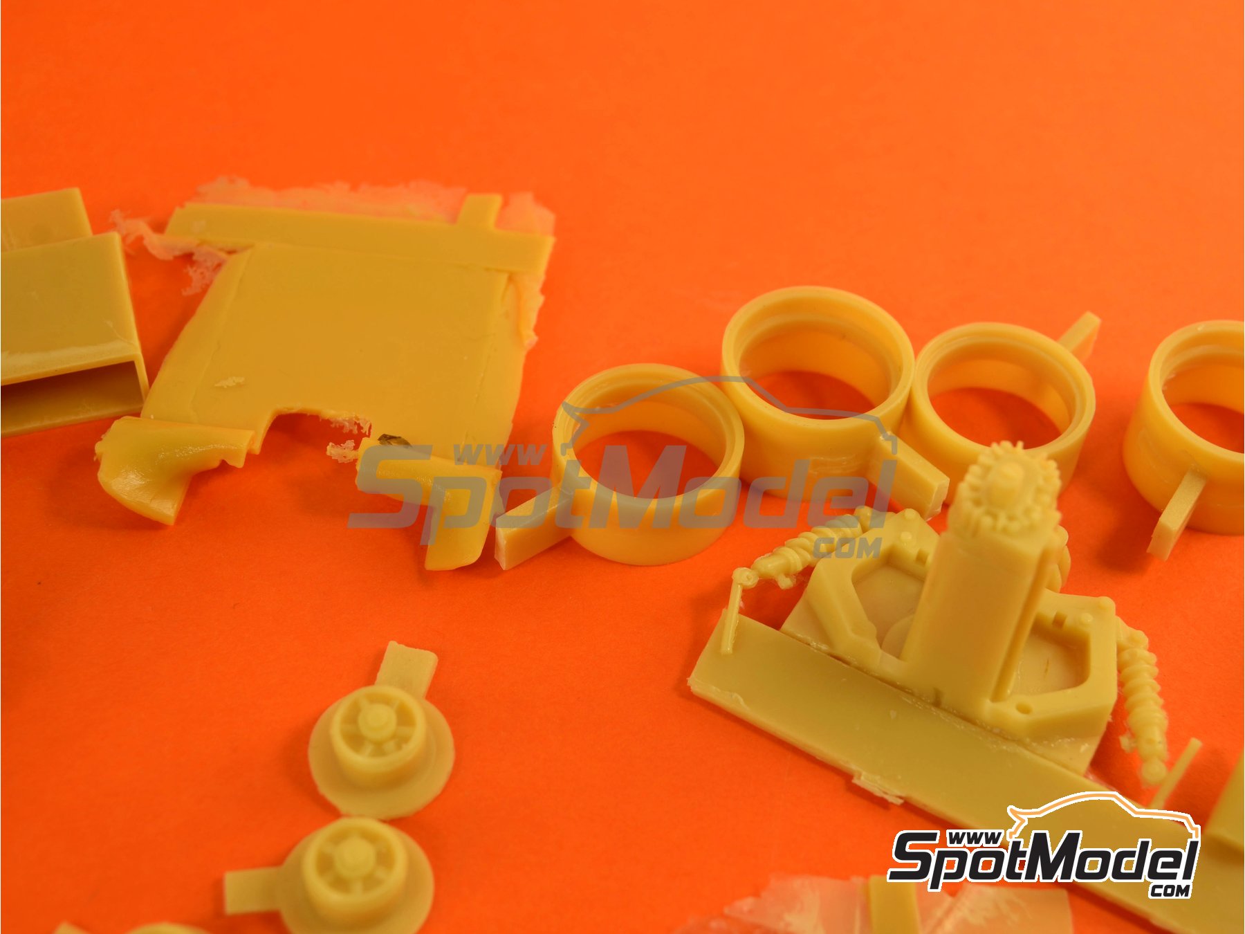 Image 20: Ford GT40 Mk IV Shelby American Team - 24 Hours Le Mans 1967 | Car scale model kit in 1/24 scale manufactured by Renaissance Models (ref. 24-16, also 24/16)