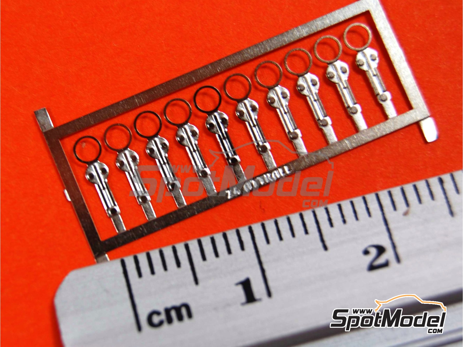 Image 2: Cierres de capot | Cierres de capot en escala&nbsp;1/24 fabricado por Renaissance Models (ref.&nbsp;24ACR)