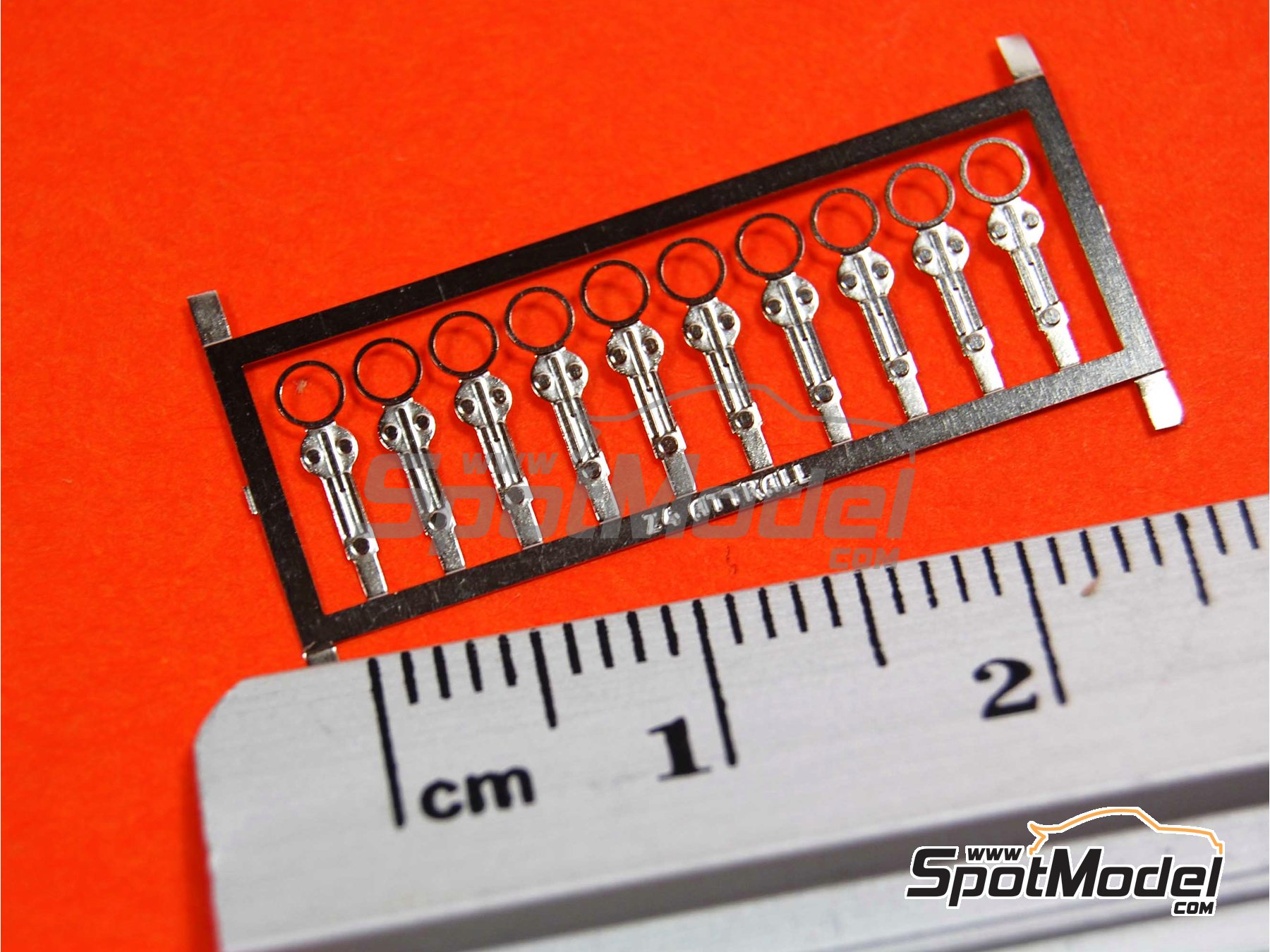 Image 4: Cierres de capot | Cierres de capot en escala&nbsp;1/24 fabricado por Renaissance Models (ref.&nbsp;24ACR)