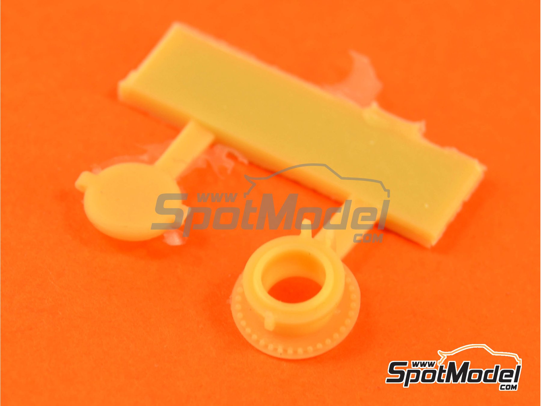 Image 2: Tapon de gasolina para coches de los a&ntilde;os 50 y 60 | Mejora en escala&nbsp;1/24 fabricado por Renaissance Models (ref.&nbsp;24BEP)