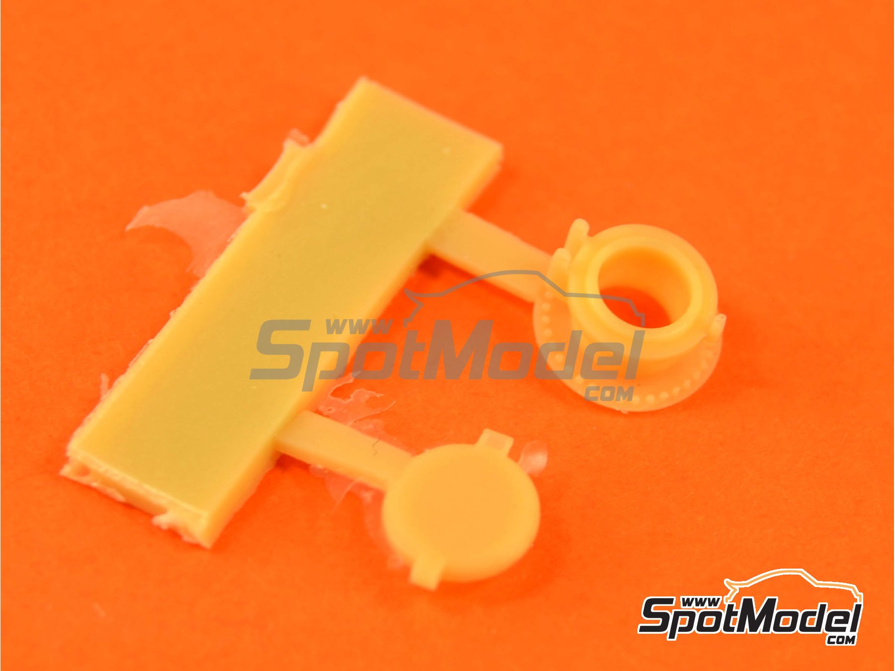 Image 3: Tapon de gasolina para coches de los a&ntilde;os 50 y 60 | Mejora en escala&nbsp;1/24 fabricado por Renaissance Models (ref.&nbsp;24BEP)