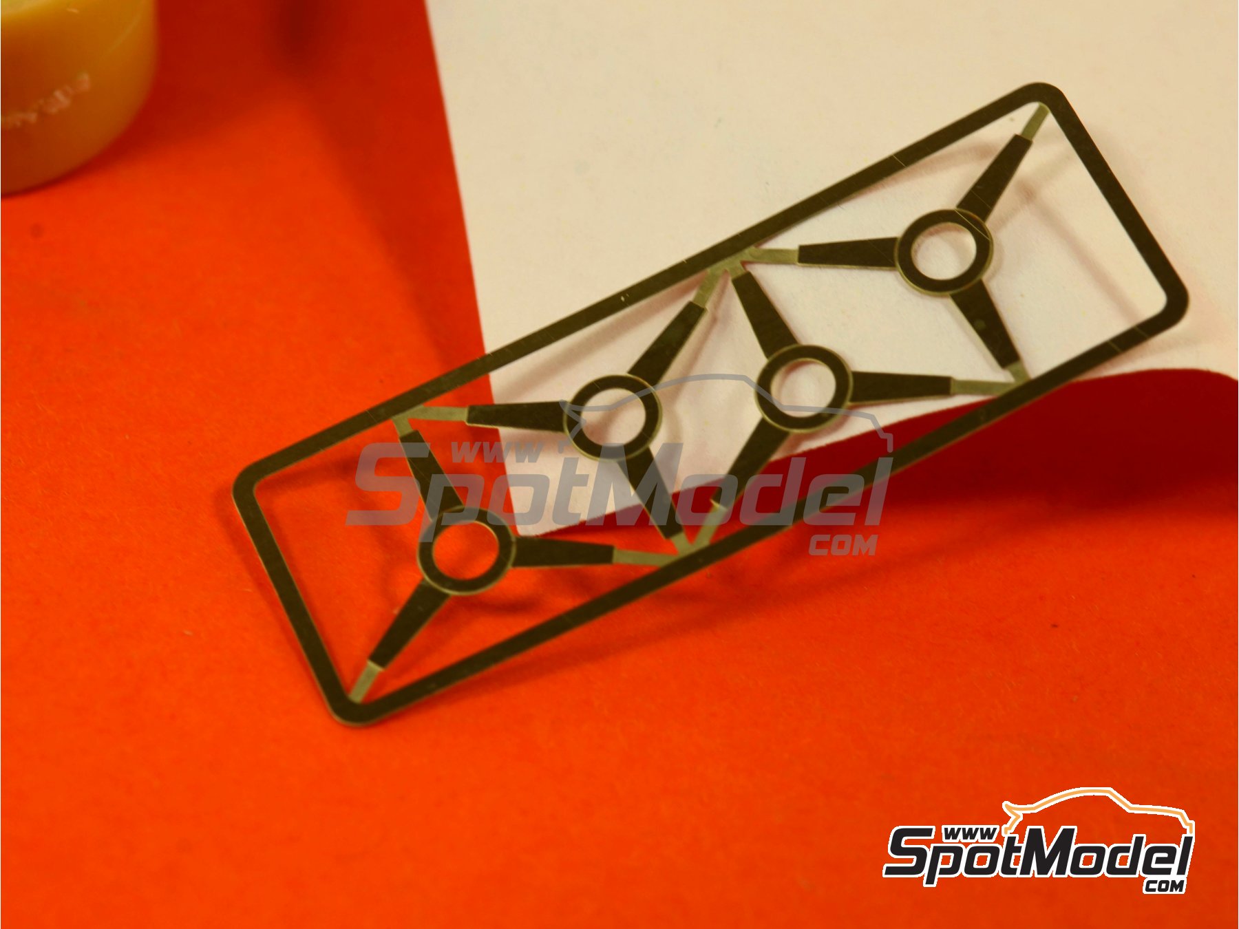 Image 4: Campagnolo 15 inches | Rims and tyres set in 1/24 scale manufactured by Renaissance Models (ref.&nbsp;24CAMP4)