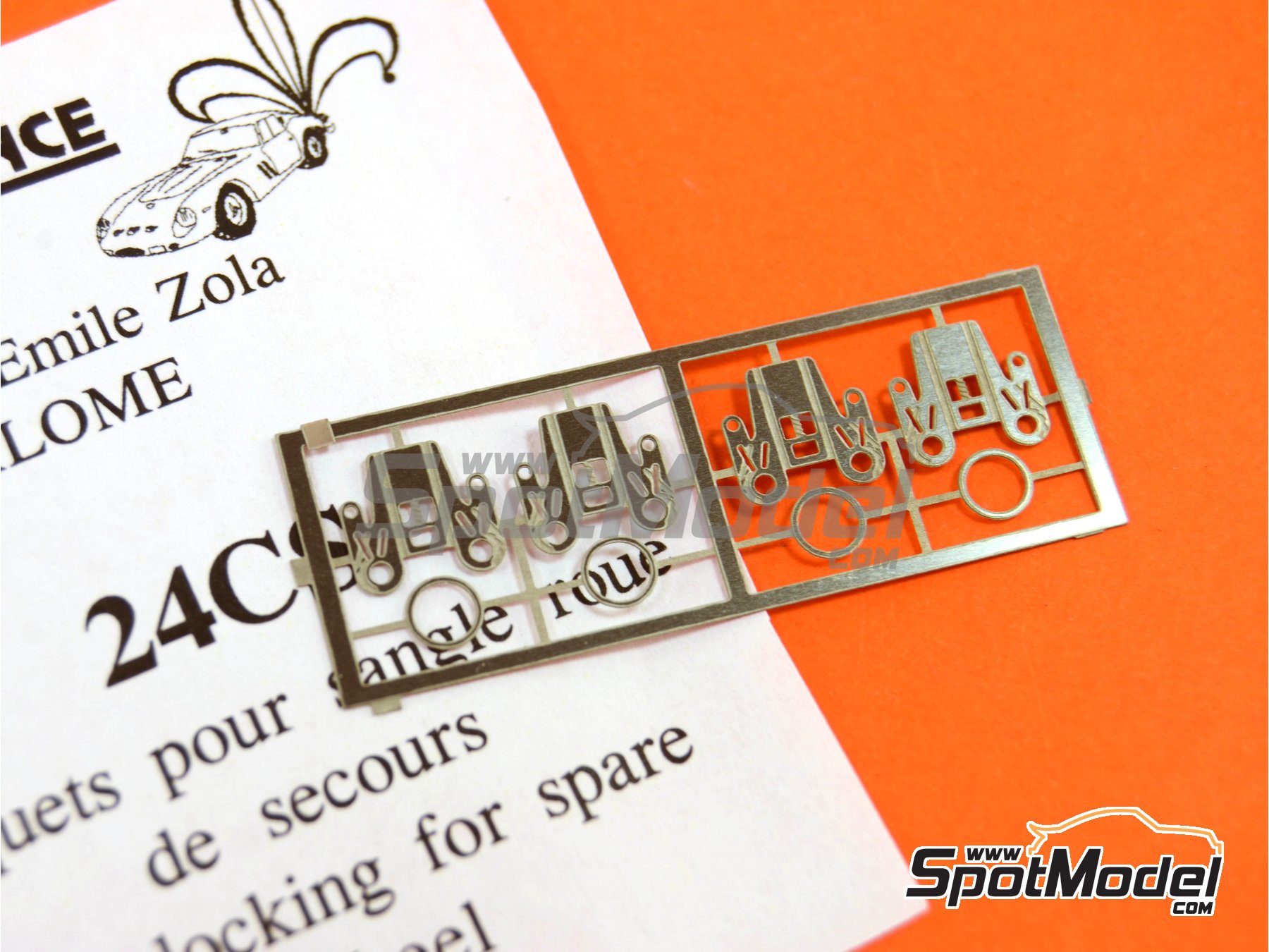 Image 2: Gancho de cierre para rueda de repuesto | Detalle en escala&nbsp;1/24 fabricado por Renaissance Models (ref.&nbsp;24CS)