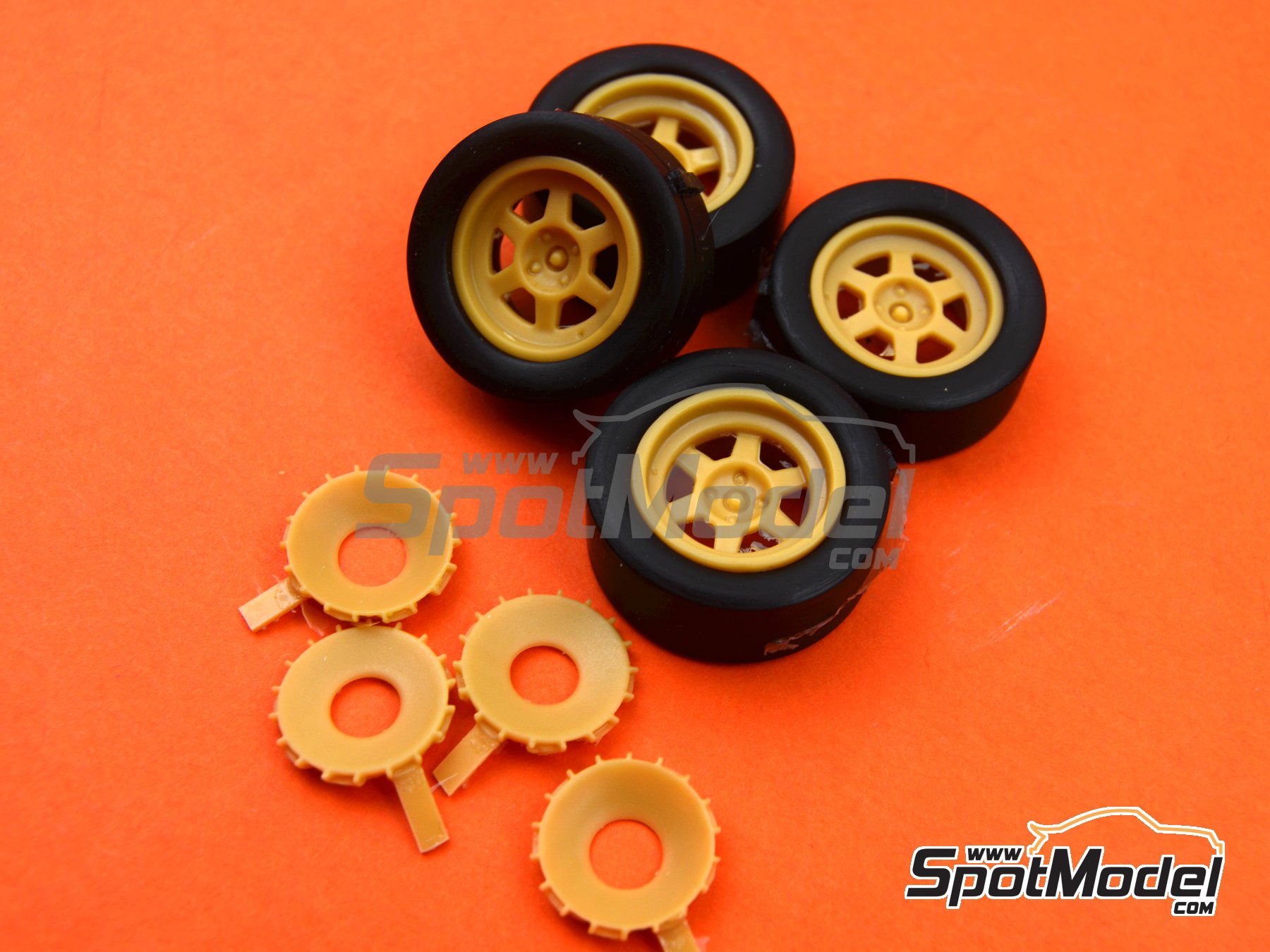 Image 3: Dymag 16 inches with venturis and slicks | Tarmac conversion set in 1/24 scale manufactured by Renaissance Models (ref.&nbsp;24DYM16)