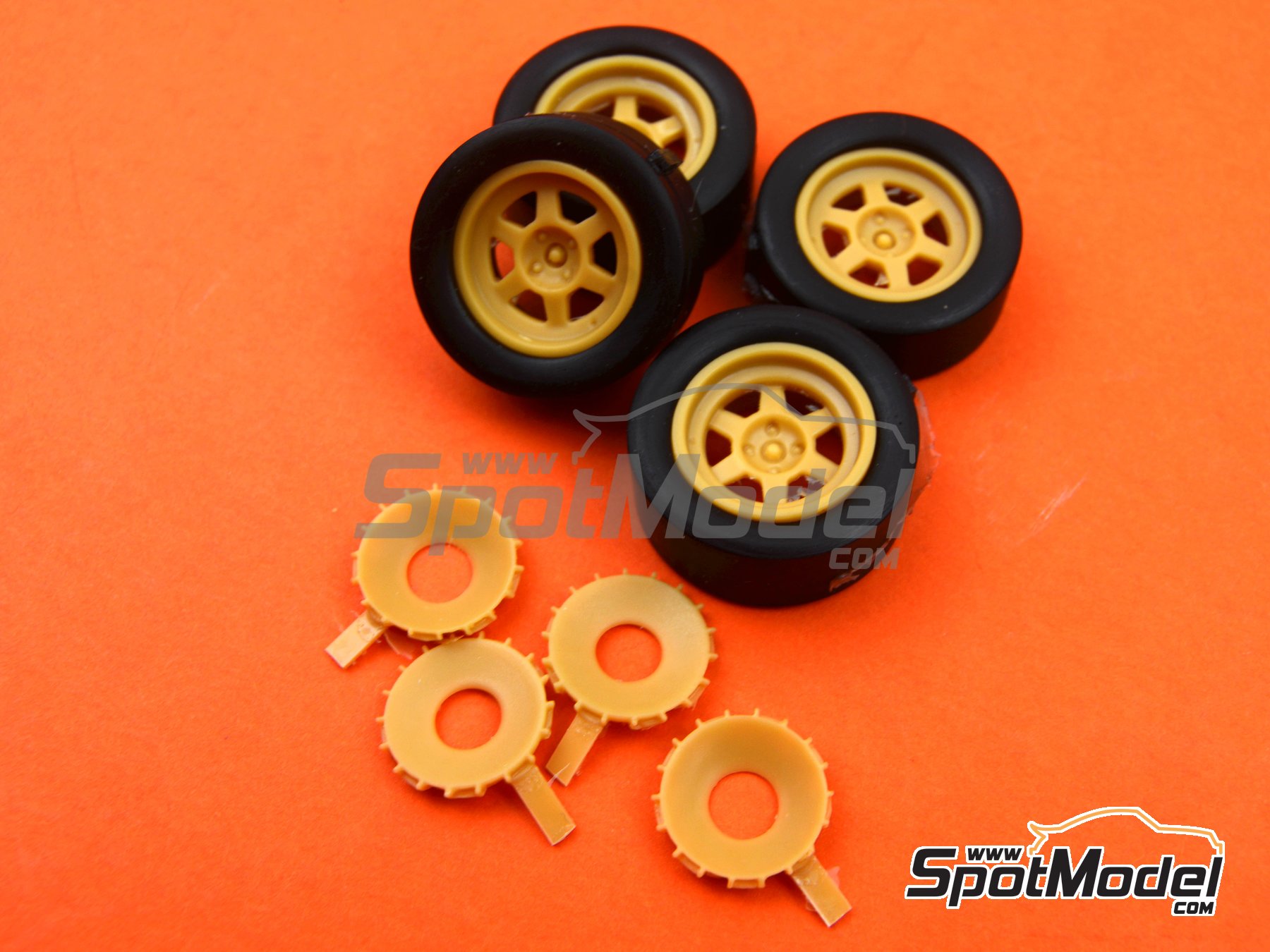 Image 4: Dymag 16 inches with venturis and slicks | Tarmac conversion set in 1/24 scale manufactured by Renaissance Models (ref.&nbsp;24DYM16)