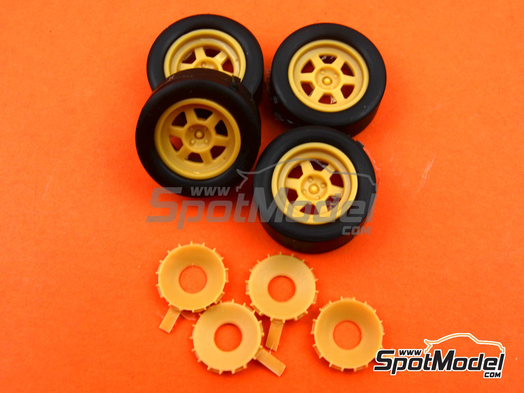 Image 6: Dymag 16 inches with venturis and slicks | Tarmac conversion set in 1/24 scale manufactured by Renaissance Models (ref.&nbsp;24DYM16)