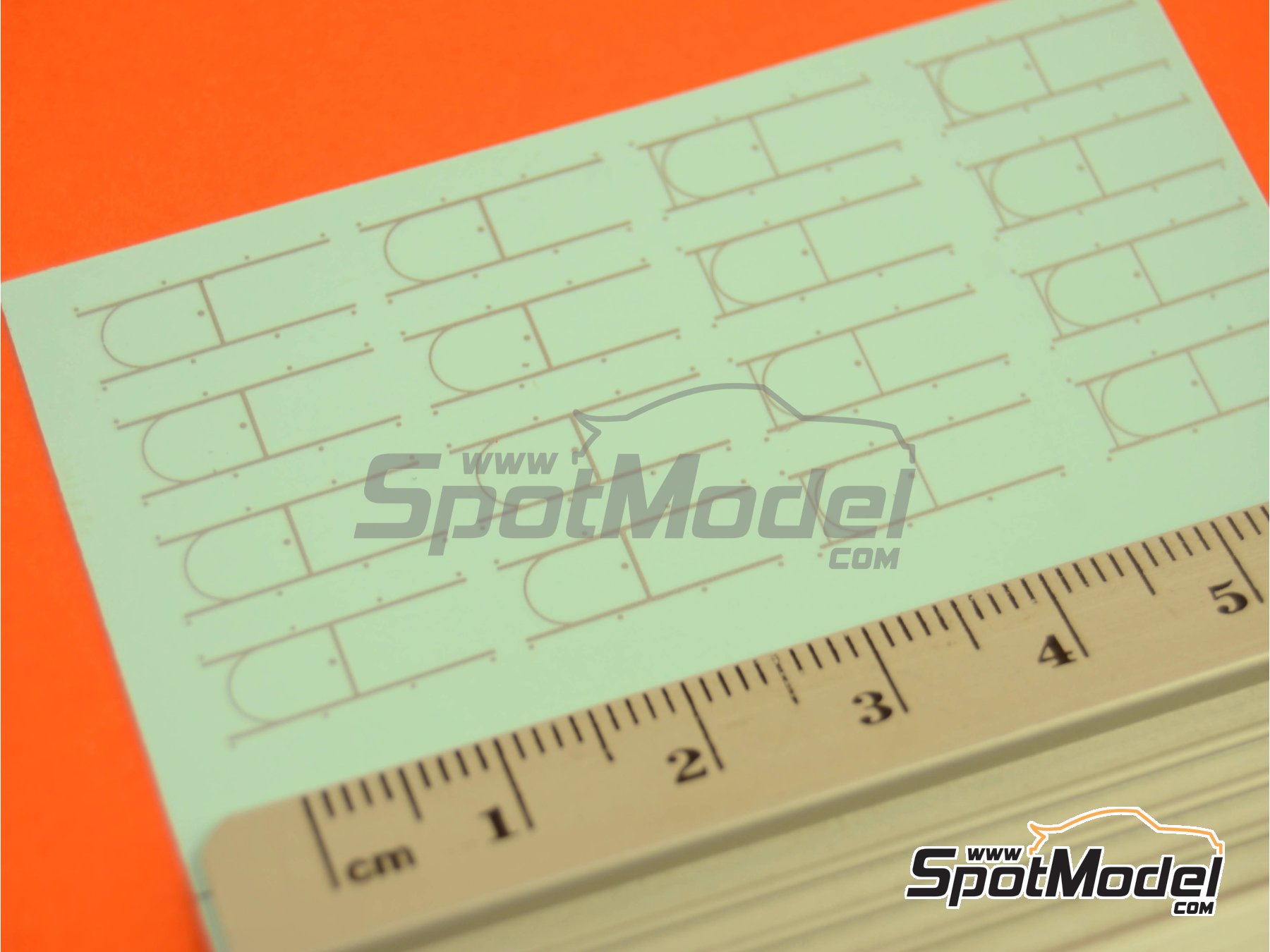 Image 4: Ventanillas de guillotina para cristales de plexiglass | Calcas de agua en escala&nbsp;1/24 fabricado por Renaissance Models (ref.&nbsp;24GUI)