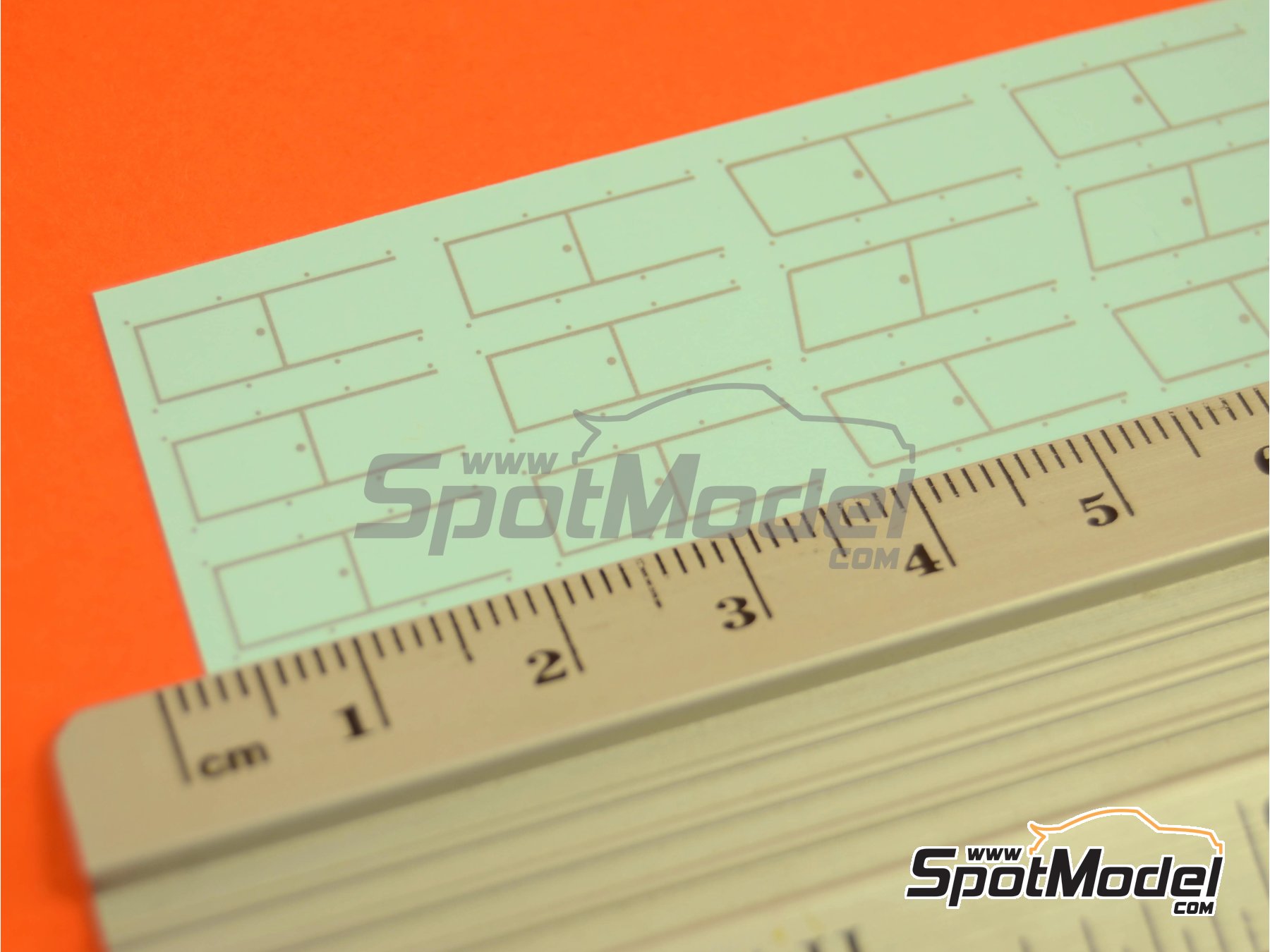 Image 5: Ventanillas de guillotina para cristales de plexiglass | Calcas de agua en escala&nbsp;1/24 fabricado por Renaissance Models (ref.&nbsp;24GUI)