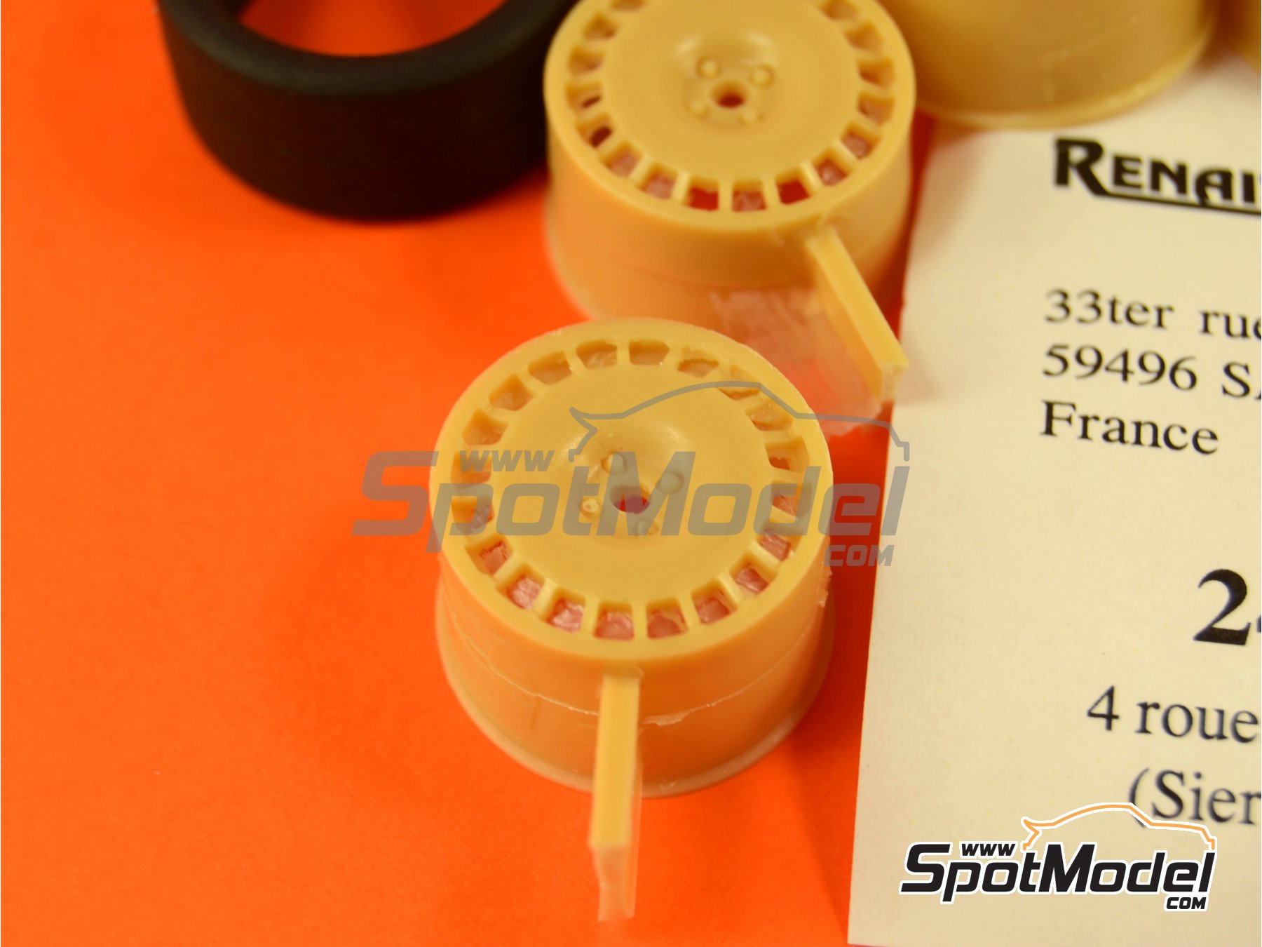 Image 4: OZ 17 inches | Rims and tyres set in 1/24 scale manufactured by Renaissance Models (ref.&nbsp;24OZ17)