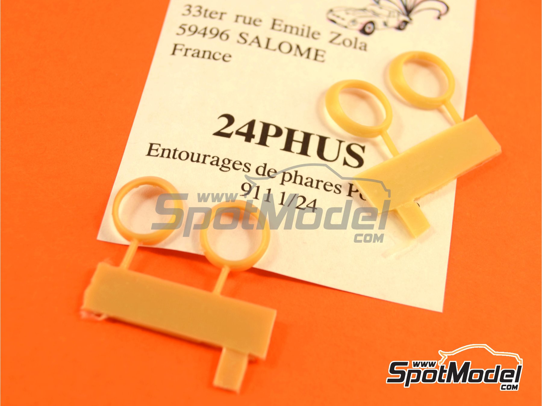 Image 2: Porsche 934 headlight US version | Detail in 1/24 scale manufactured by Renaissance Models (ref.&nbsp;24PHUS)