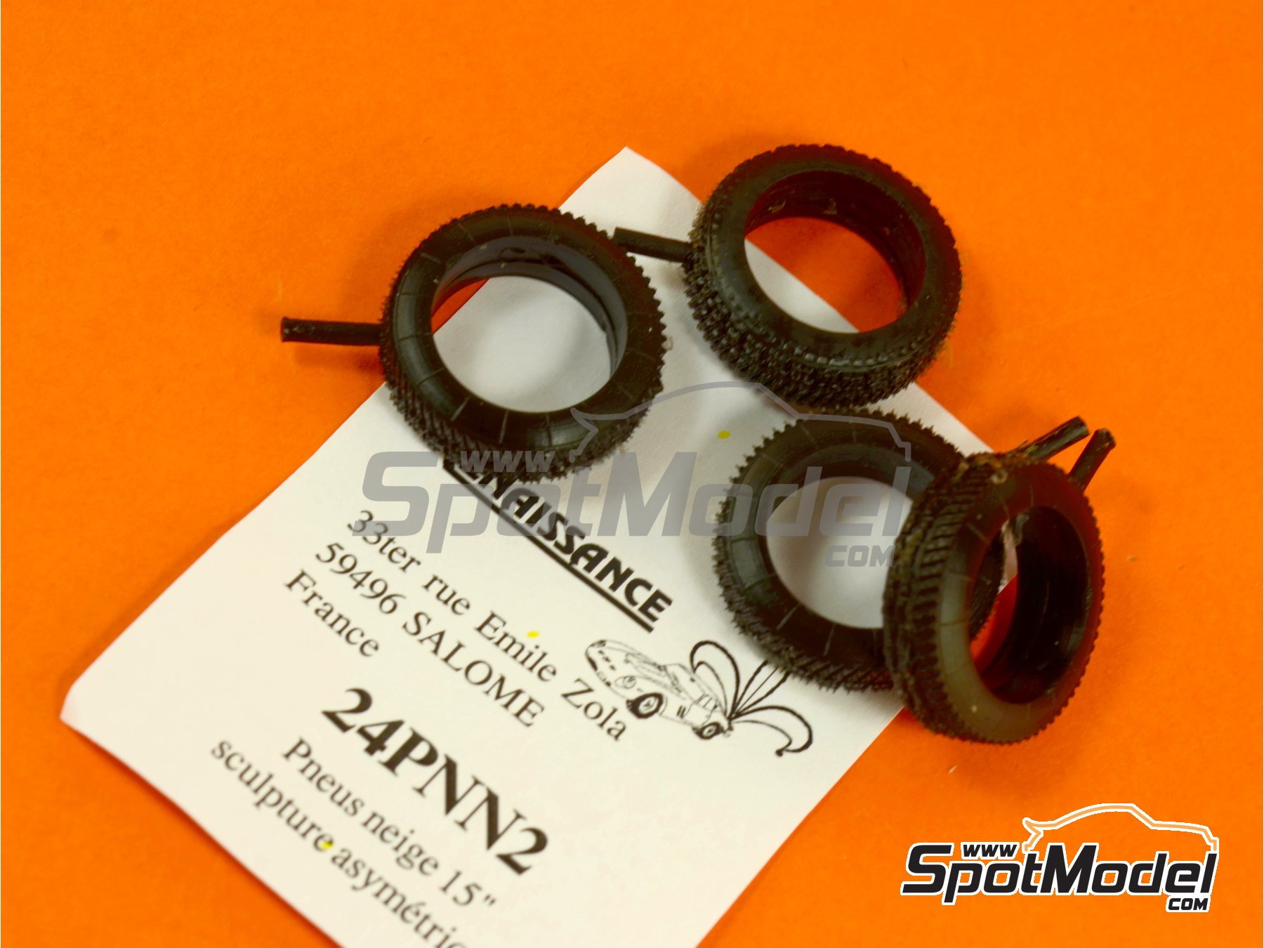 Image 3: 15 inches snow asymmetric tyres | Tyre set in 1/24 scale manufactured by Renaissance Models (ref.&nbsp;24PNN2)