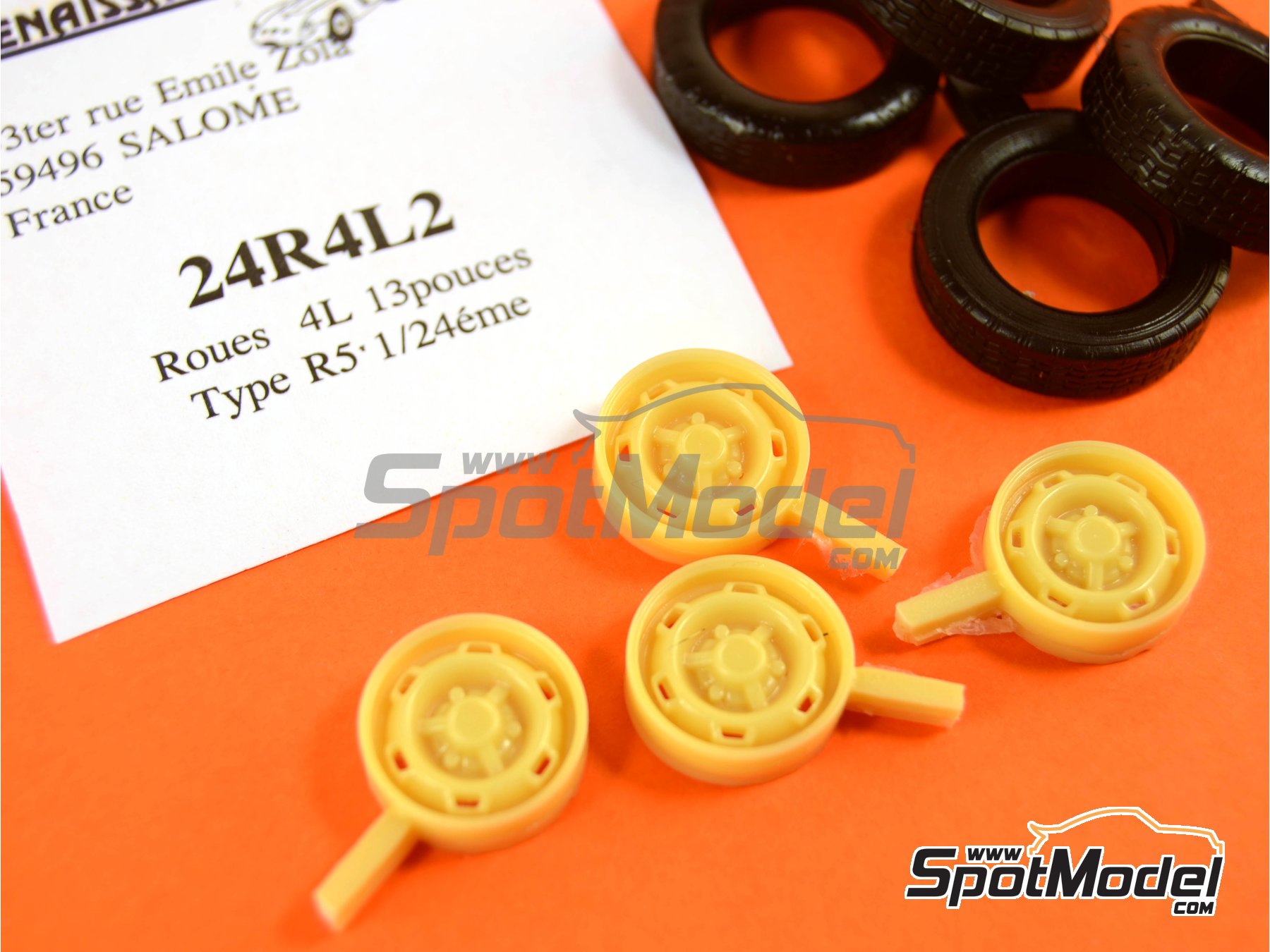 Image 3: Renault 4L | Set de llantas y neum&aacute;ticos en escala&nbsp;1/24 fabricado por Renaissance Models (ref.&nbsp;24R4L2)