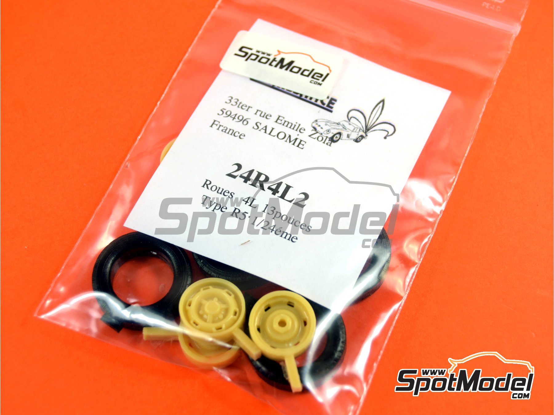 Image 5: Renault 4L | Set de llantas y neum&aacute;ticos en escala&nbsp;1/24 fabricado por Renaissance Models (ref.&nbsp;24R4L2)