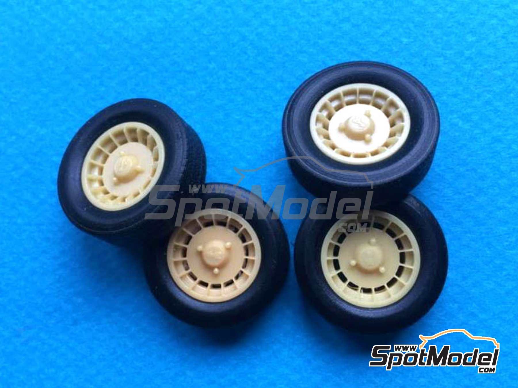 Image 1: Alpine Turbo Design | Set de llantas y neumáticos en escala 1/24 fabricado por Renaissance Models (ref. 24R5ALPT)