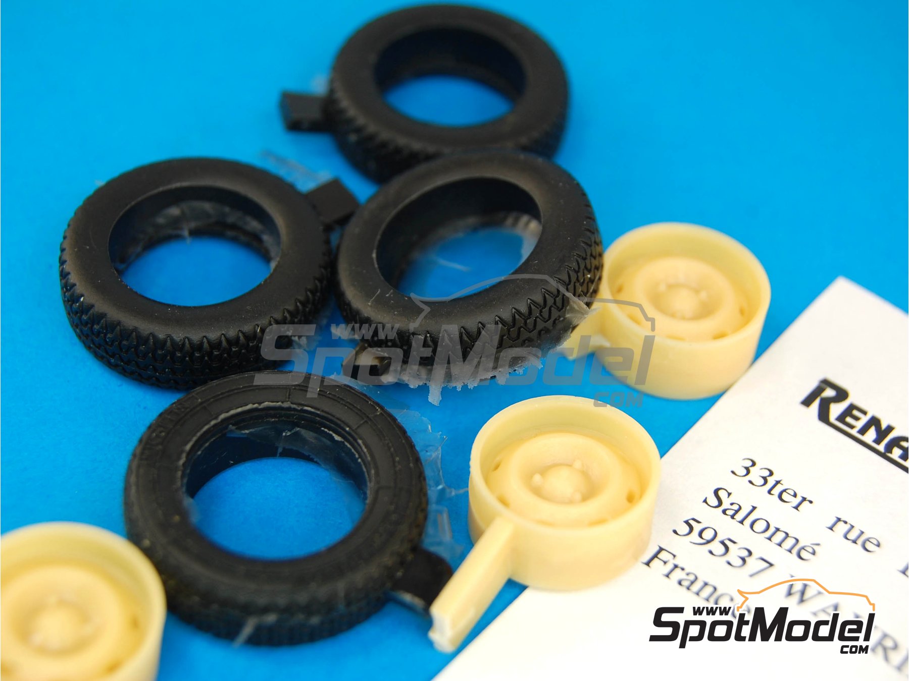 Image 2: Renault R8 Gordini | Rims and tyres set in 1/24 scale manufactured by Renaissance Models (ref.&nbsp;24R8G)