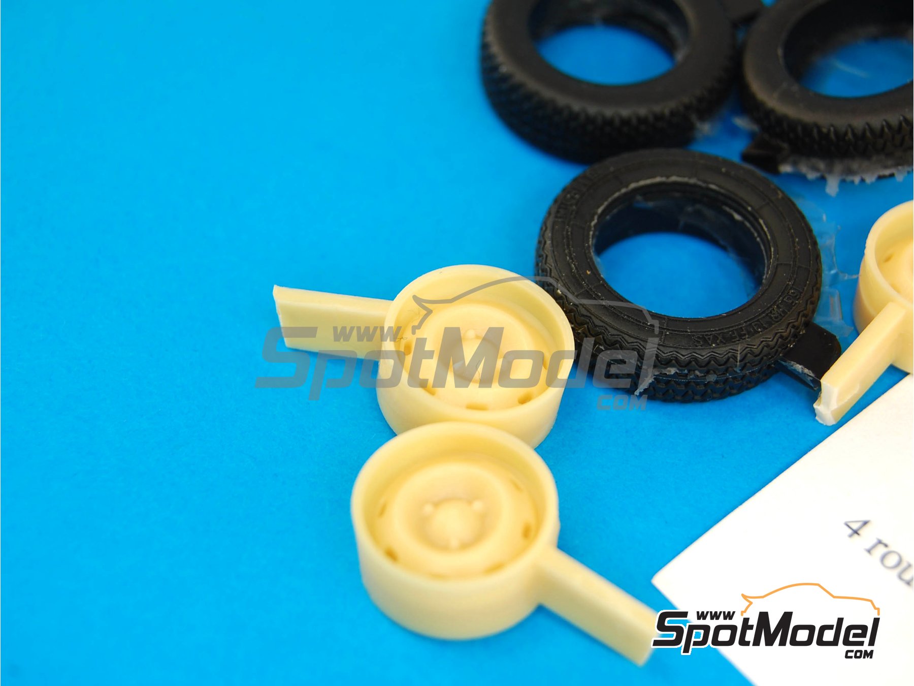 Image 3: Renault R8 Gordini | Rims and tyres set in 1/24 scale manufactured by Renaissance Models (ref.&nbsp;24R8G)