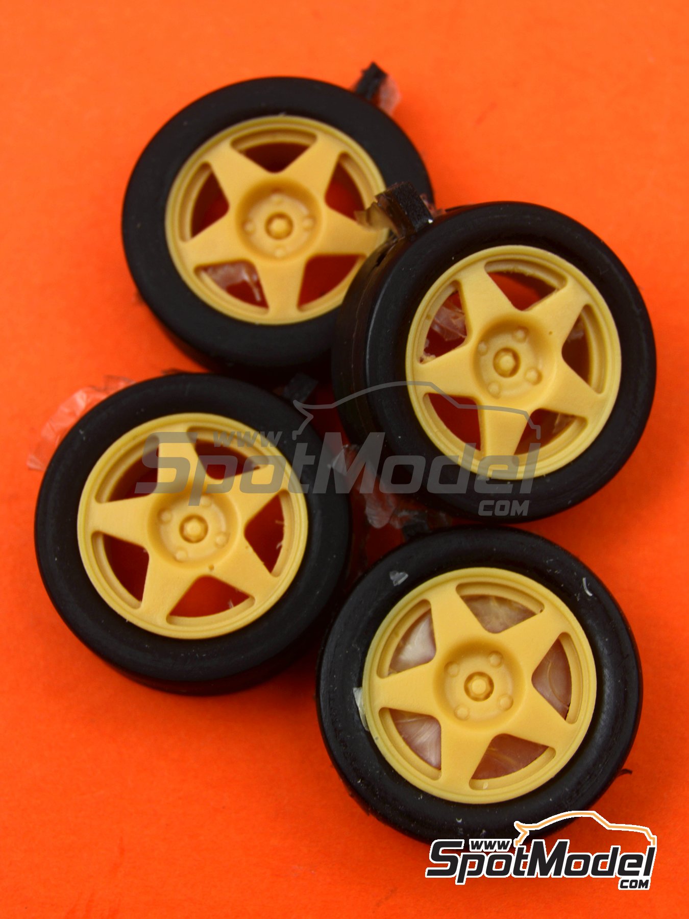 Speedline 3220 15 pulgadas 5 radios neumaticos lisos | Set de llantas y neumáticos en escala 1/24 fabricado por Renaissance Models (ref. 24SP15-5) image