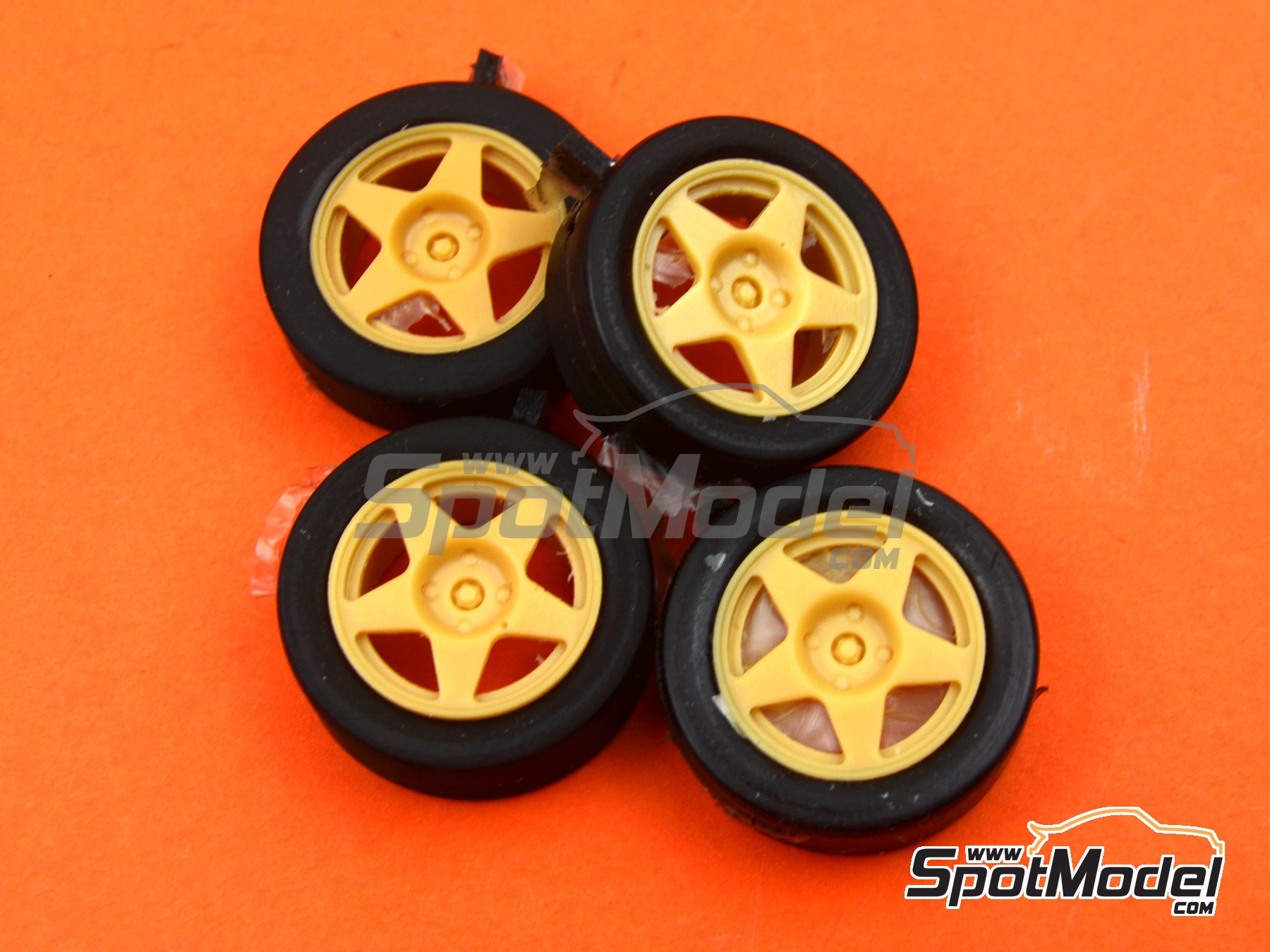 Image 4: Speedline 3220 15 pulgadas 5 radios neumaticos lisos | Set de llantas y neumáticos en escala 1/24 fabricado por Renaissance Models (ref. 24SP15-5)