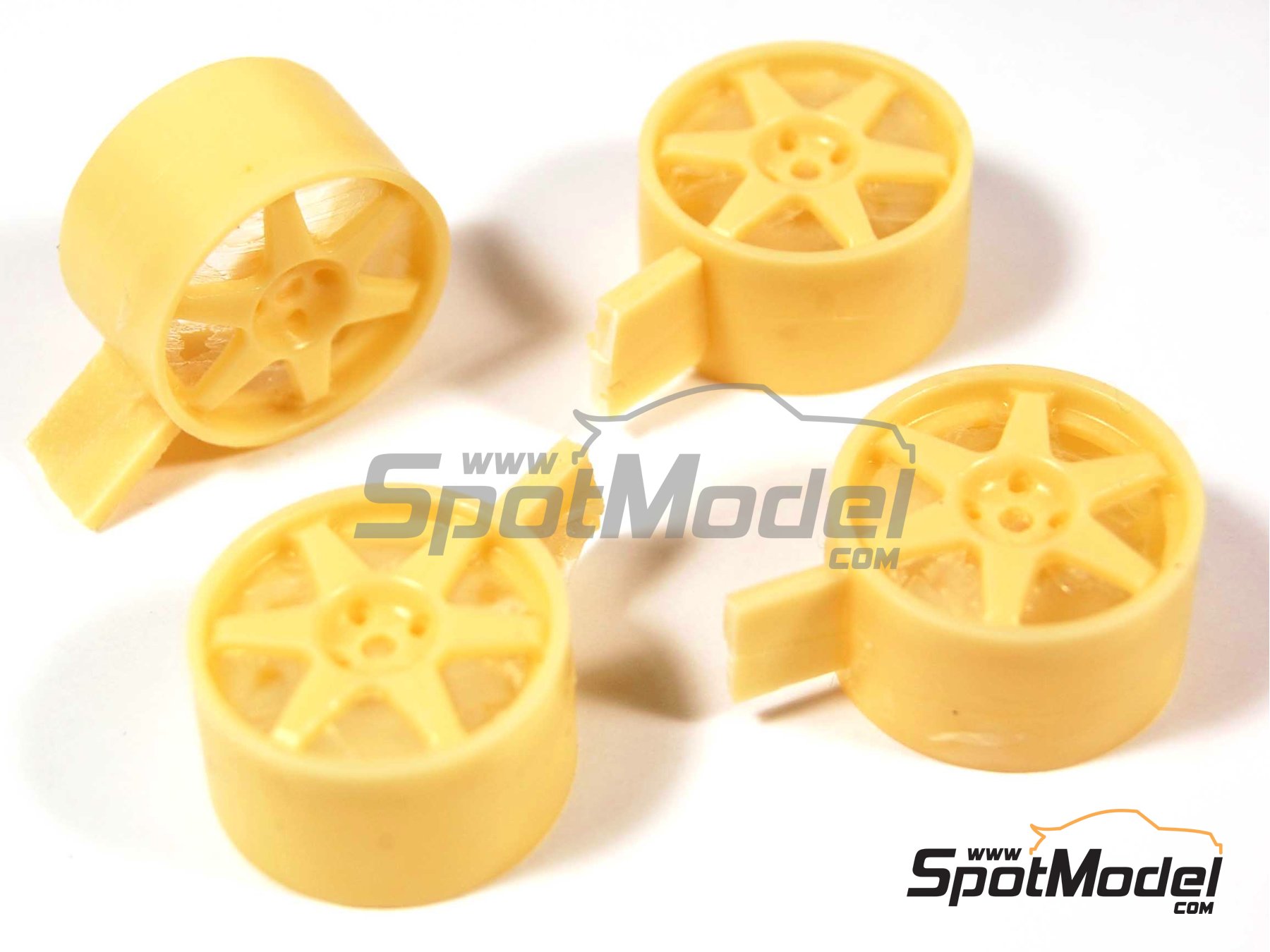 Image 2: Speedline Rally 18 pulgadas 6 radios 4 tuercas | Set de llantas y neumáticos en escala 1/24 fabricado por Renaissance Models (ref. 24SP18-6)