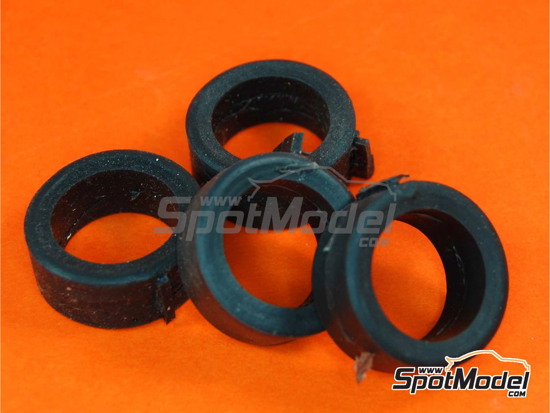 Image 2: Speedline 5 spokes 16 inches | Rims and tyres set in 1/24 scale manufactured by Renaissance Models (ref.&nbsp;24SP5-16)