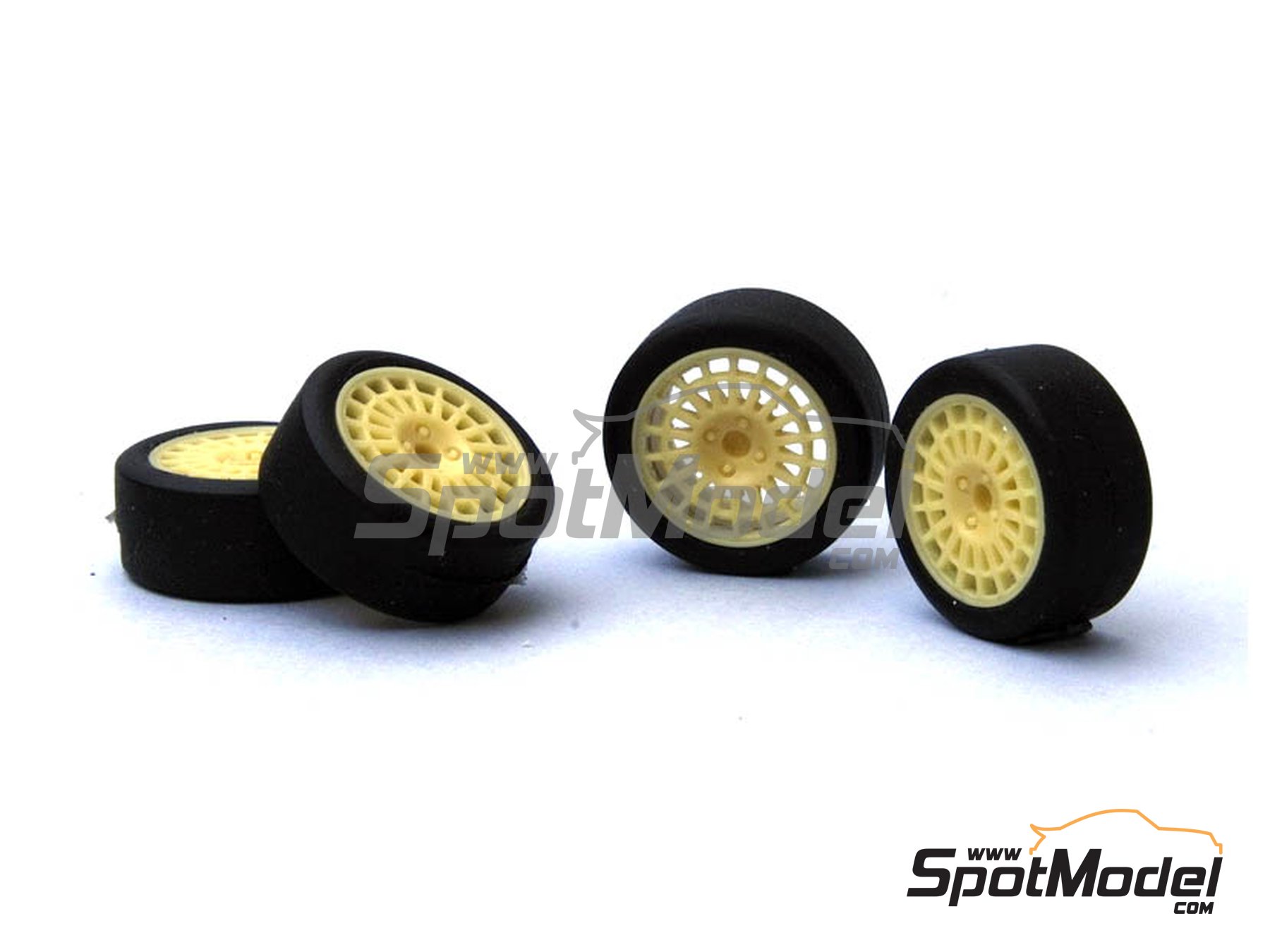 Image 1: Speedline 17 pulgadas 4 tuercas | Set de llantas y neumáticos en escala 1/24 fabricado por Renaissance Models (ref. 24SPCORSE)