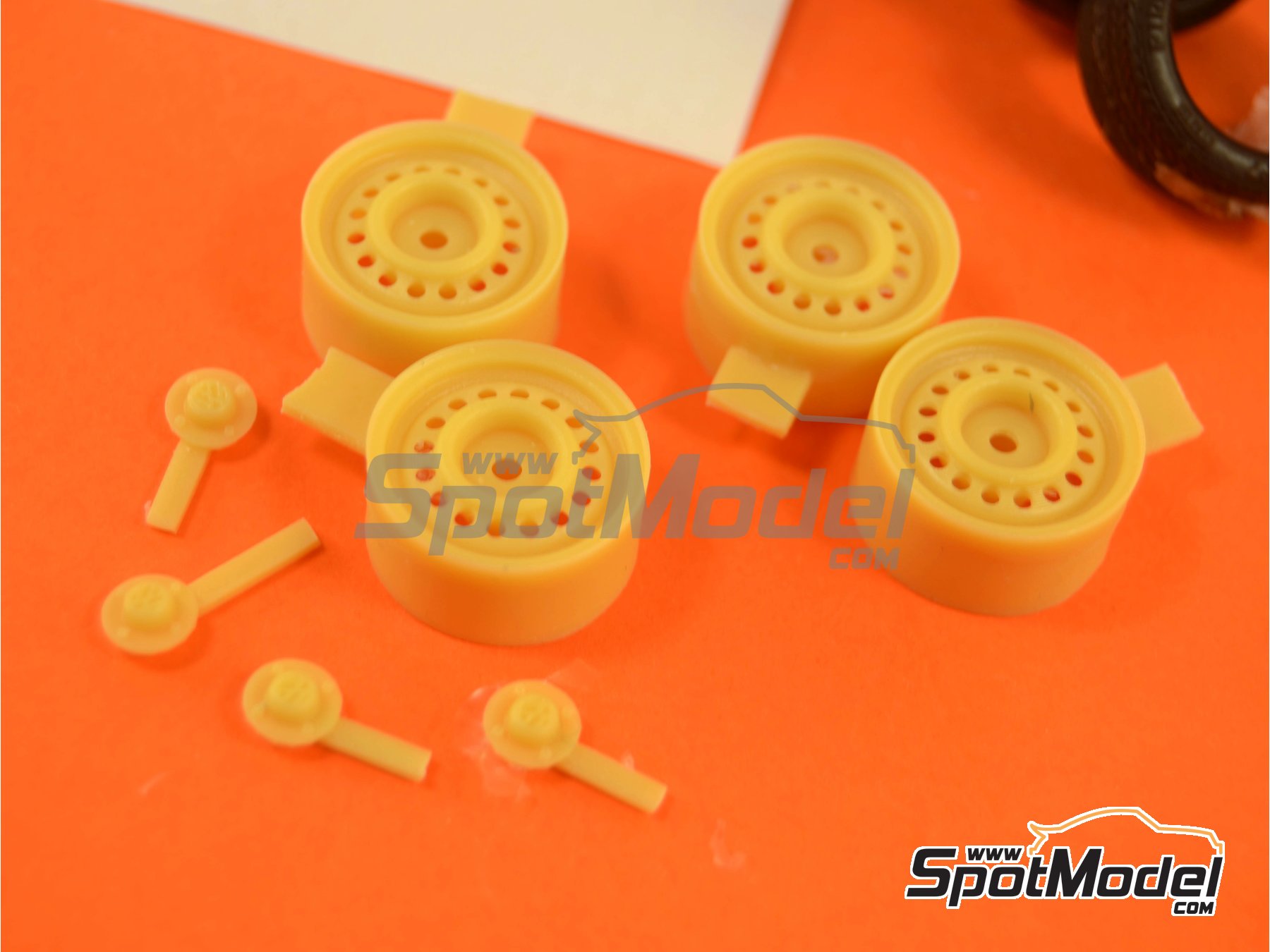 Image 2: Volkswagen Golf II | Rims and tyres set in 1/24 scale manufactured by Renaissance Models (ref.&nbsp;24VW2)