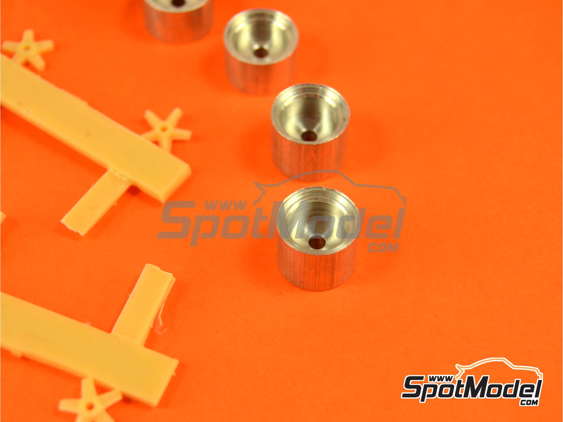 Image 3: BBS 15 inches rims and tyres set for Porsche 911 RSR and 908 | Rims and tyres set in 1/43 scale manufactured by Renaissance Models (ref.&nbsp;BBS908-2)