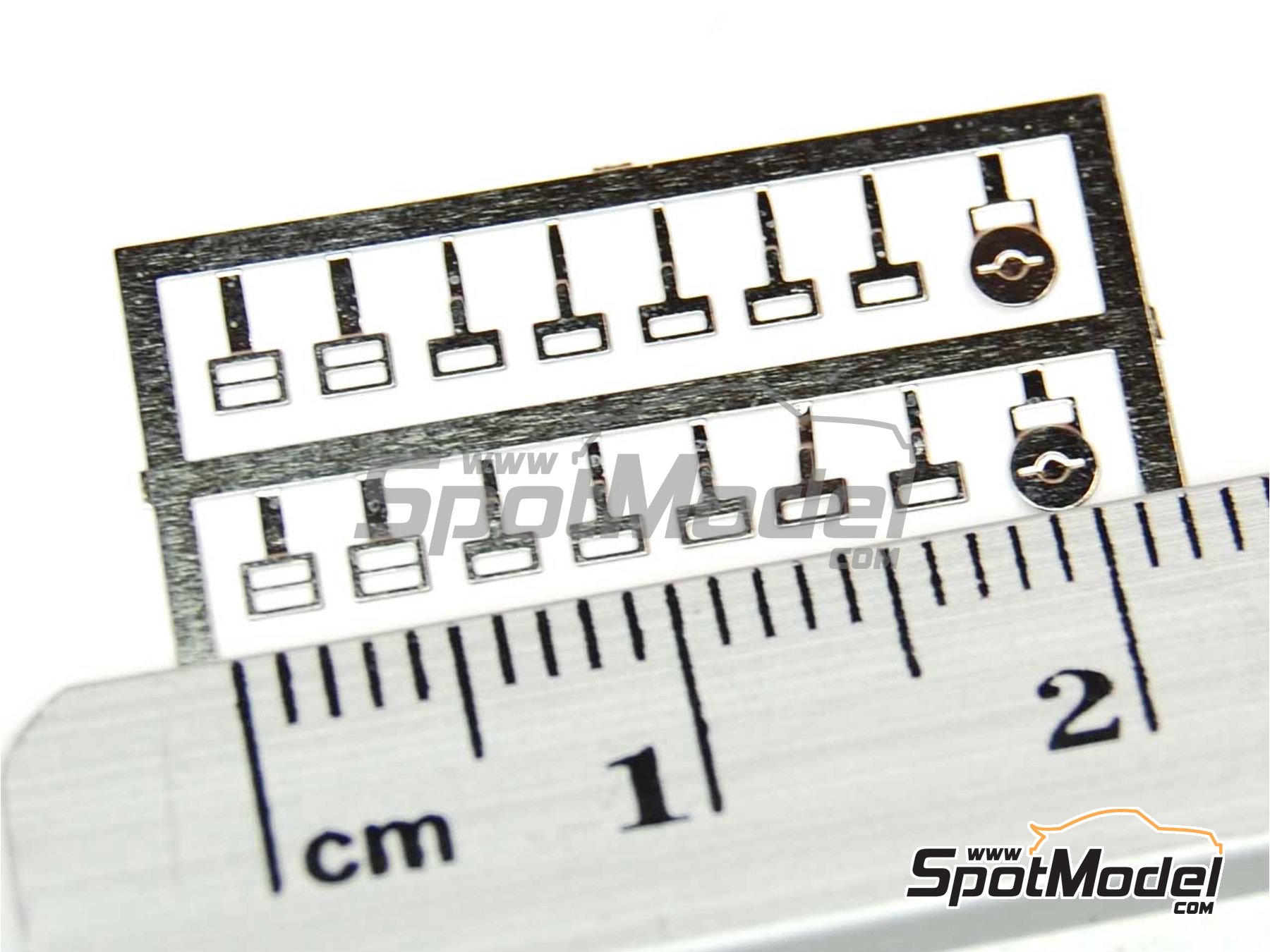 Image 1: Racing harnesses buckles | Detail in 1/43 scale manufactured by Renaissance Models (ref. BH1-43)
