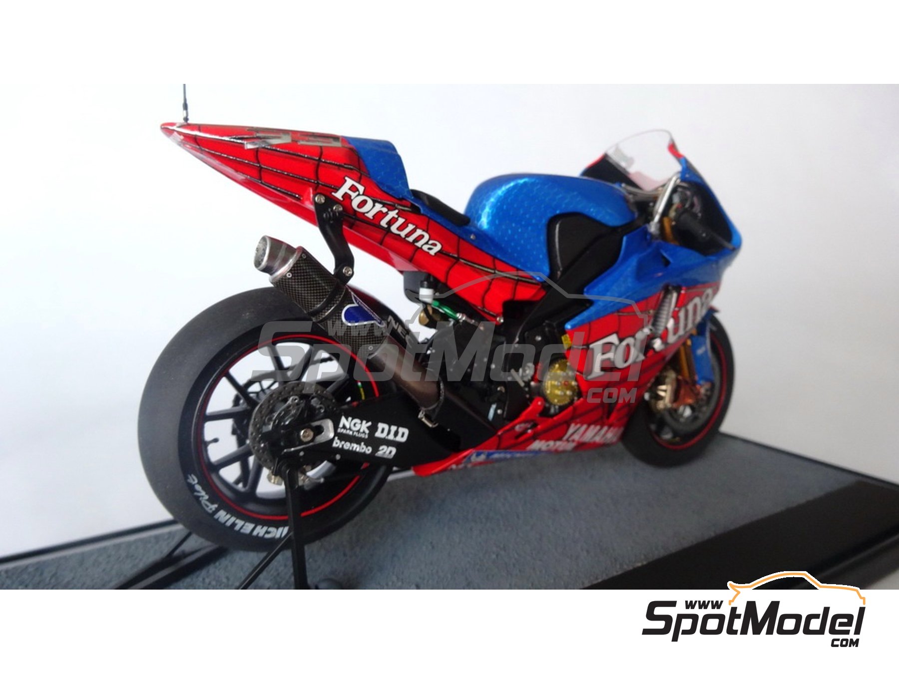 Image 4: Yamaha YZR-M1 Tech 3 Team sponsored by Spiderman Fortuna - Portuguese Moto GP Grand Prix 2004 | Marking / livery in 1/12 scale manufactured by Renaissance Models (ref. MTK12-004A)