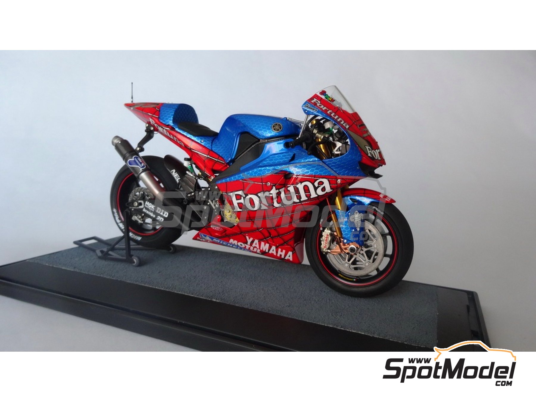 Image 5: Yamaha YZR-M1 Tech 3 Team sponsored by Spiderman Fortuna - Portuguese Moto GP Grand Prix 2004 | Marking / livery in 1/12 scale manufactured by Renaissance Models (ref. MTK12-004A)