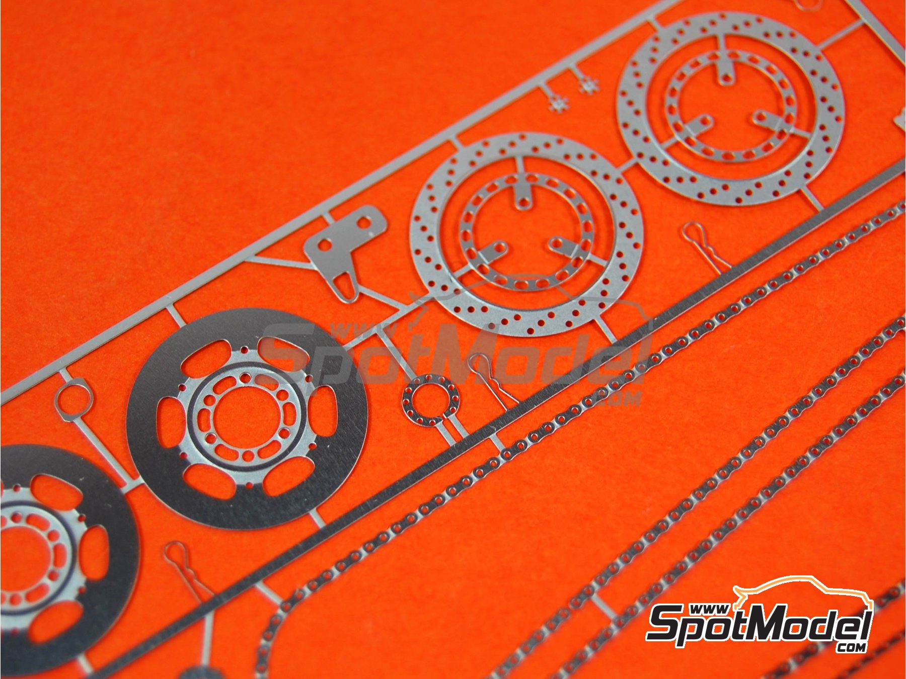 Image 3: Yamaha YZR-M1 -  2004, 2005, 2006, 2007 y 2008 | Set de mejora y detallado en escala 1/12 fabricado por Renaissance Models (ref. MTK12-036, tambien MTK12/036)