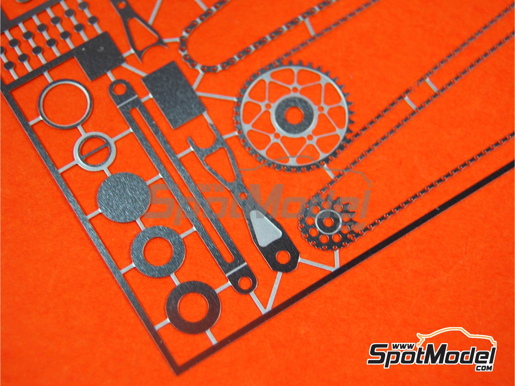 Image 5: Yamaha YZR-M1 -  2004, 2005, 2006, 2007 y 2008 | Set de mejora y detallado en escala 1/12 fabricado por Renaissance Models (ref. MTK12-036, tambien MTK12/036)