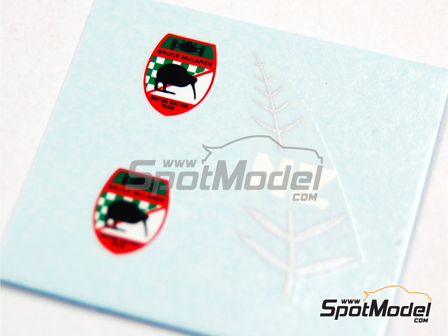 Image 2: Ford GT40 Mk I | Decoraci&oacute;n en escala&nbsp;1/12 fabricado por Renaissance Models (ref.&nbsp;TK12-002, tambien TK12/002)