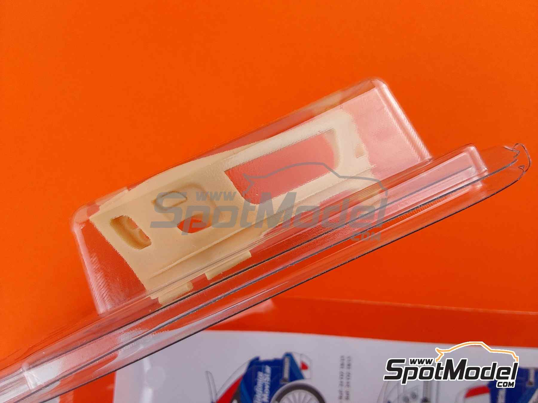 Image 5: Ford Focus WRC patrocinado por Martini Telefonica Movistar - Rally de Monte Carlo - Rallye Automobile de Monte-Carlo 2000 | Decoraci&oacute;n en escala&nbsp;1/24 fabricado por Renaissance Models (ref.&nbsp;TK24-053, tambien TK24/053)