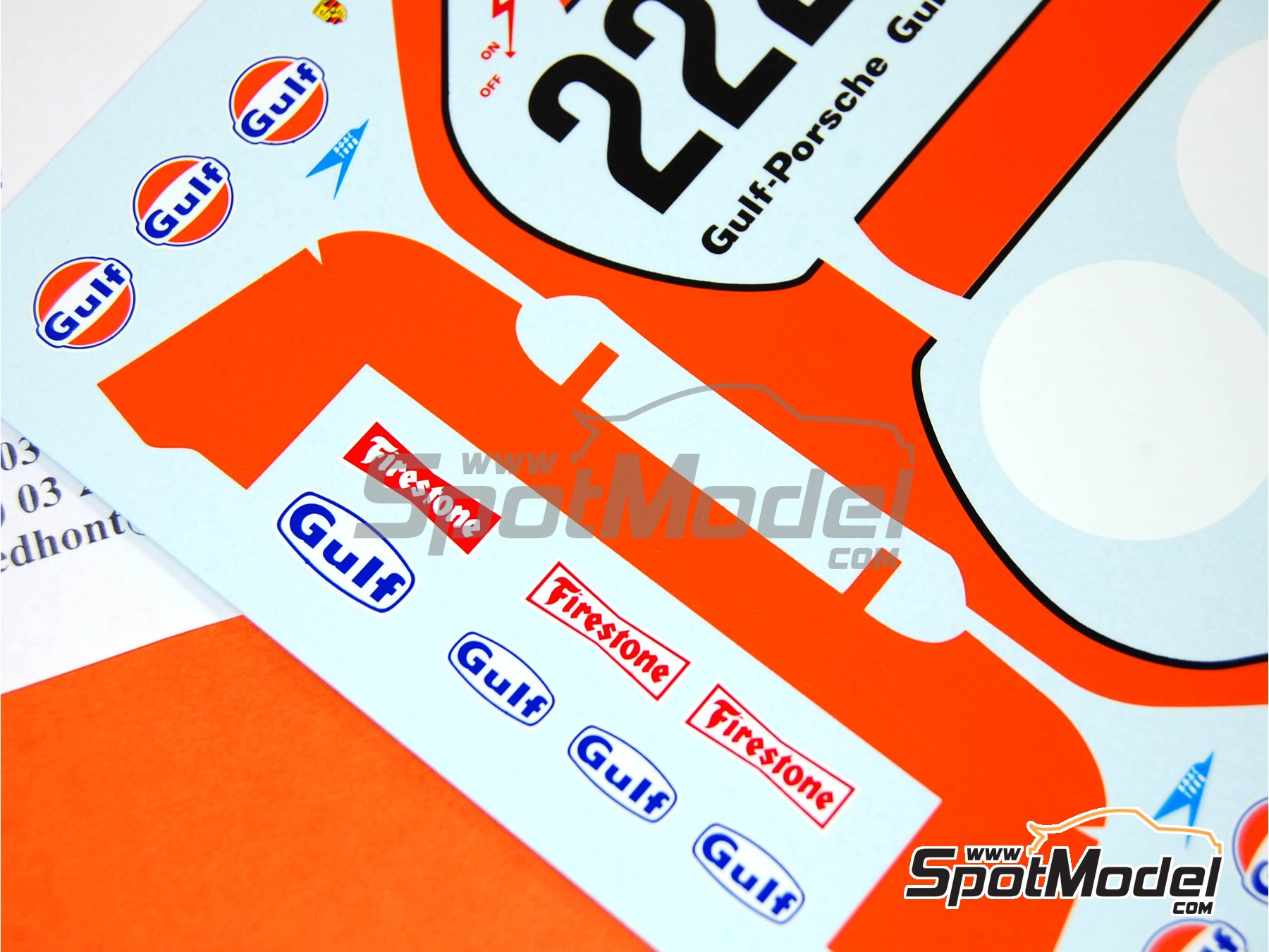 Image 4: Porsche 917K patrocinado por Gulf - 24 Horas de Daytona, 24 Horas de Le Mans 1970 | Decoraci&oacute;n en escala&nbsp;1/24 fabricado por Renaissance Models (ref.&nbsp;TK24-208, tambien TK24/208)