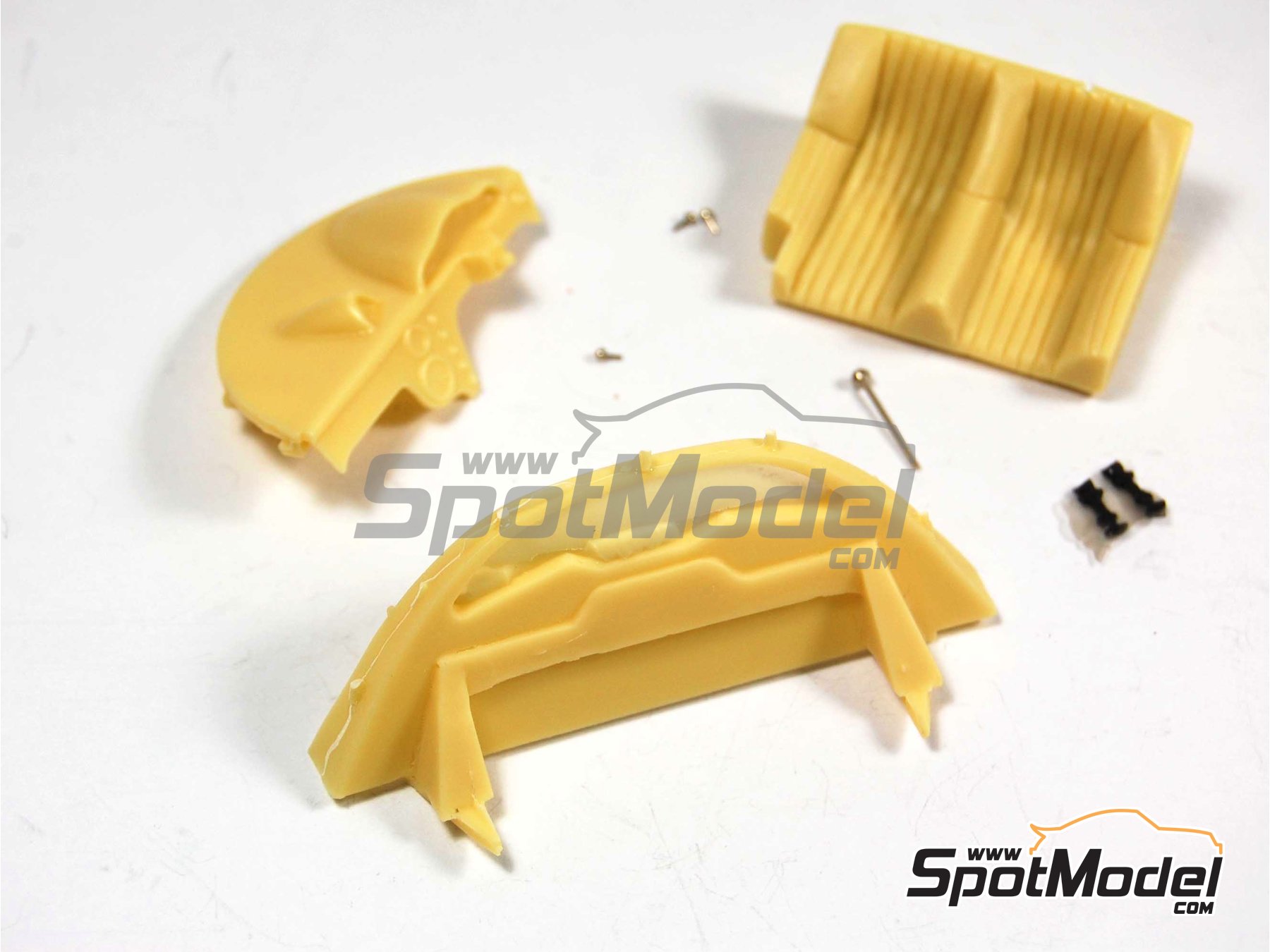 Image 7: Ferrari 330 P4 - 24 Horas de Le Mans 1967 | Set de mejora y detallado en escala 1/24 fabricado por Renaissance Models (ref. TK24-210, tambien TK24/210)