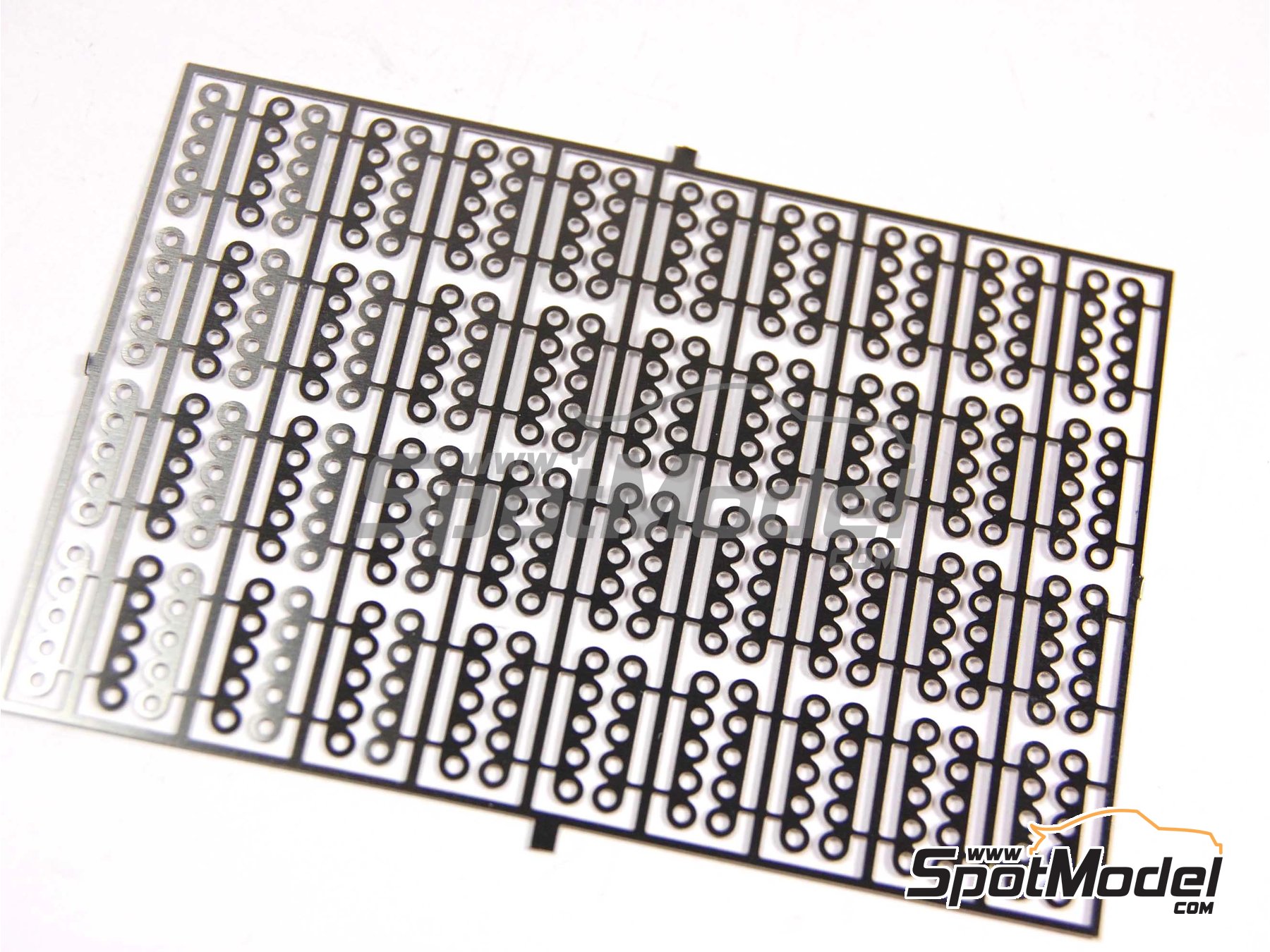 Image 9: Ferrari 330 P4 - 24 Horas de Le Mans 1967 | Set de mejora y detallado en escala 1/24 fabricado por Renaissance Models (ref. TK24-210, tambien TK24/210)