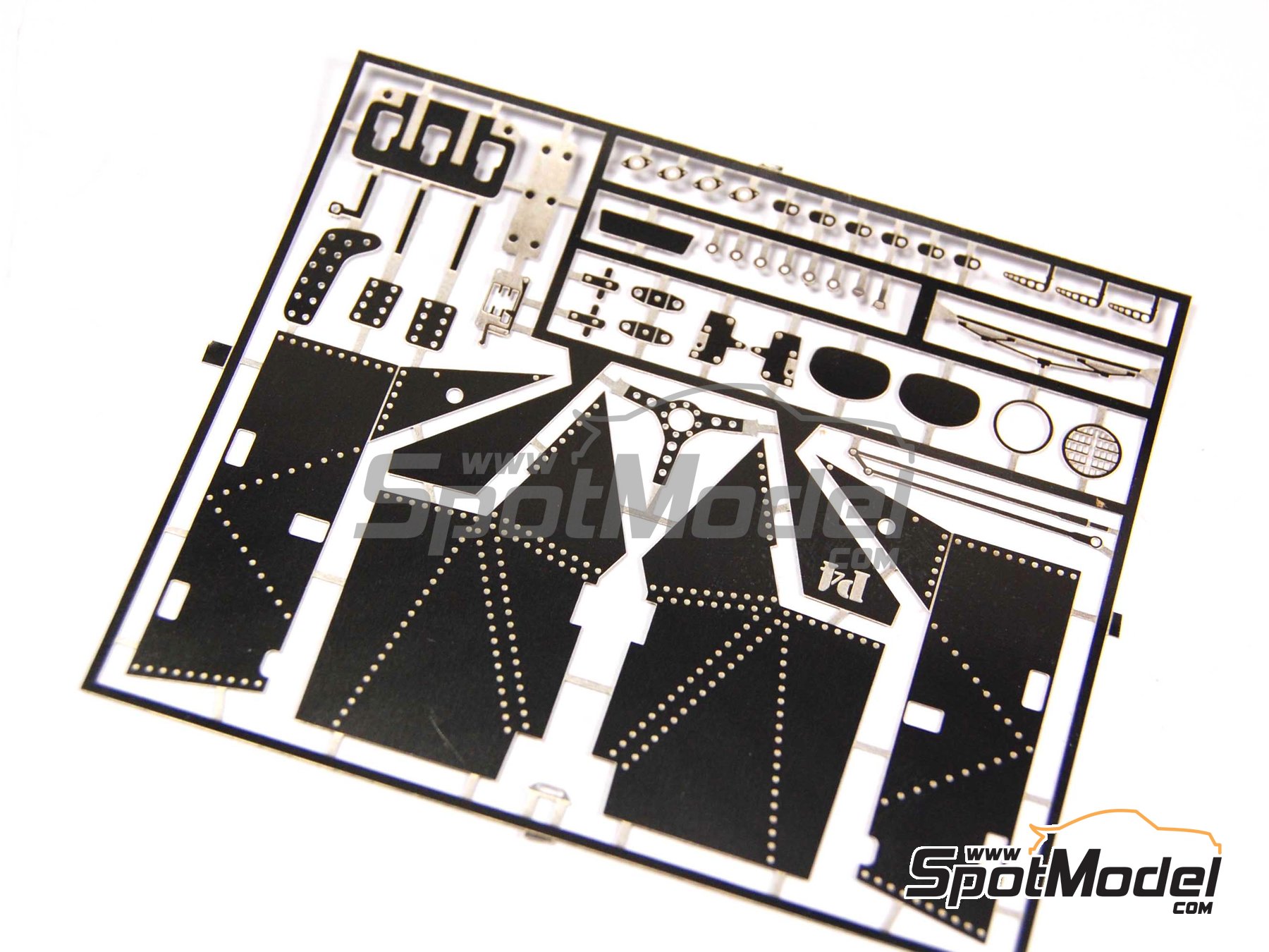 Image 10: Ferrari 330 P4 - 24 Horas de Le Mans 1967 | Set de mejora y detallado en escala 1/24 fabricado por Renaissance Models (ref. TK24-210, tambien TK24/210)