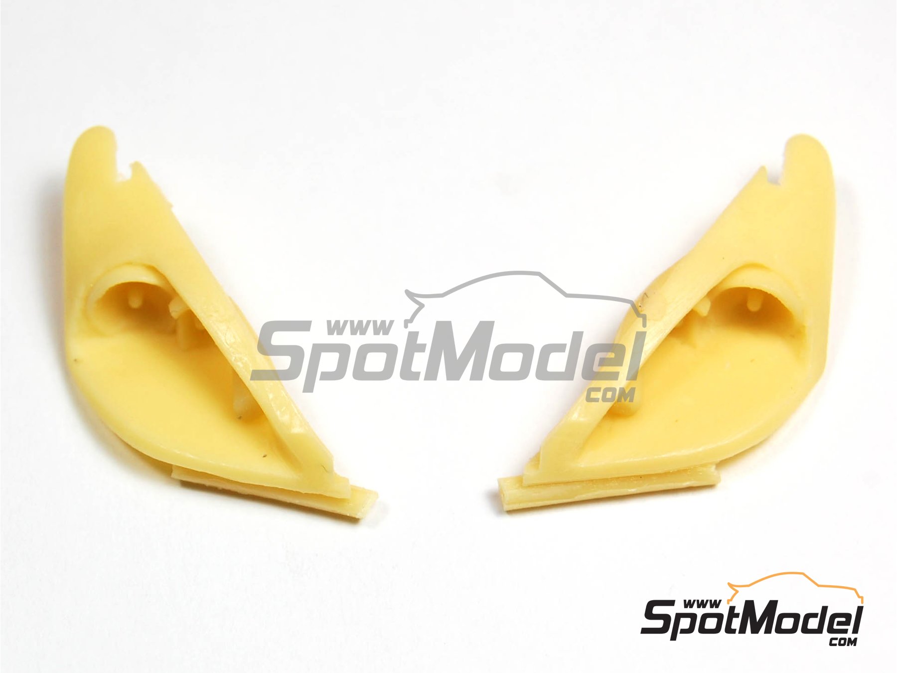 Image 2: Ford Focus RS01 - Xenon focus | Transkit in 1/24 scale manufactured by Renaissance Models (ref.&nbsp;TK24-226, also TK24/226)