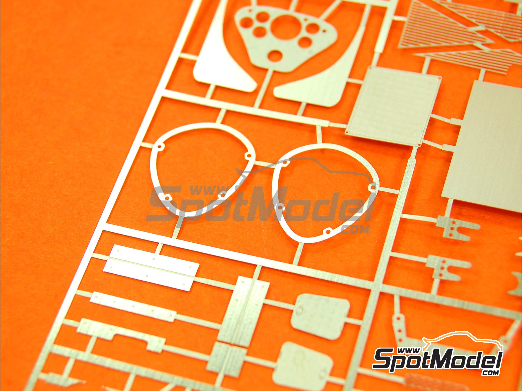 Image 6: Ferrari 250 GTO -  1962 and 1963 | Detail up set in 1/24 scale manufactured by Renaissance Models (ref.&nbsp;TK24-319, also TK24/319)