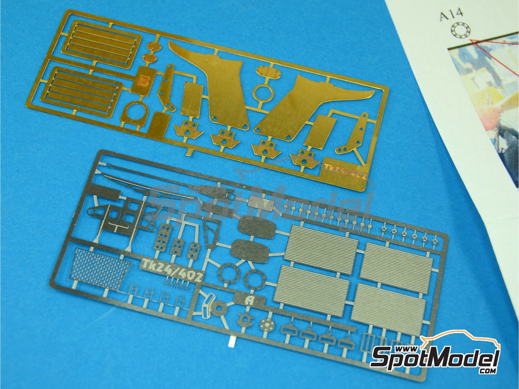Image 2: McLaren F1 GTR Long Tail -  1997 y 1998 | Set de mejora y detallado en escala 1/24 fabricado por Renaissance Models (ref. TK24-402, tambien TK24/402)