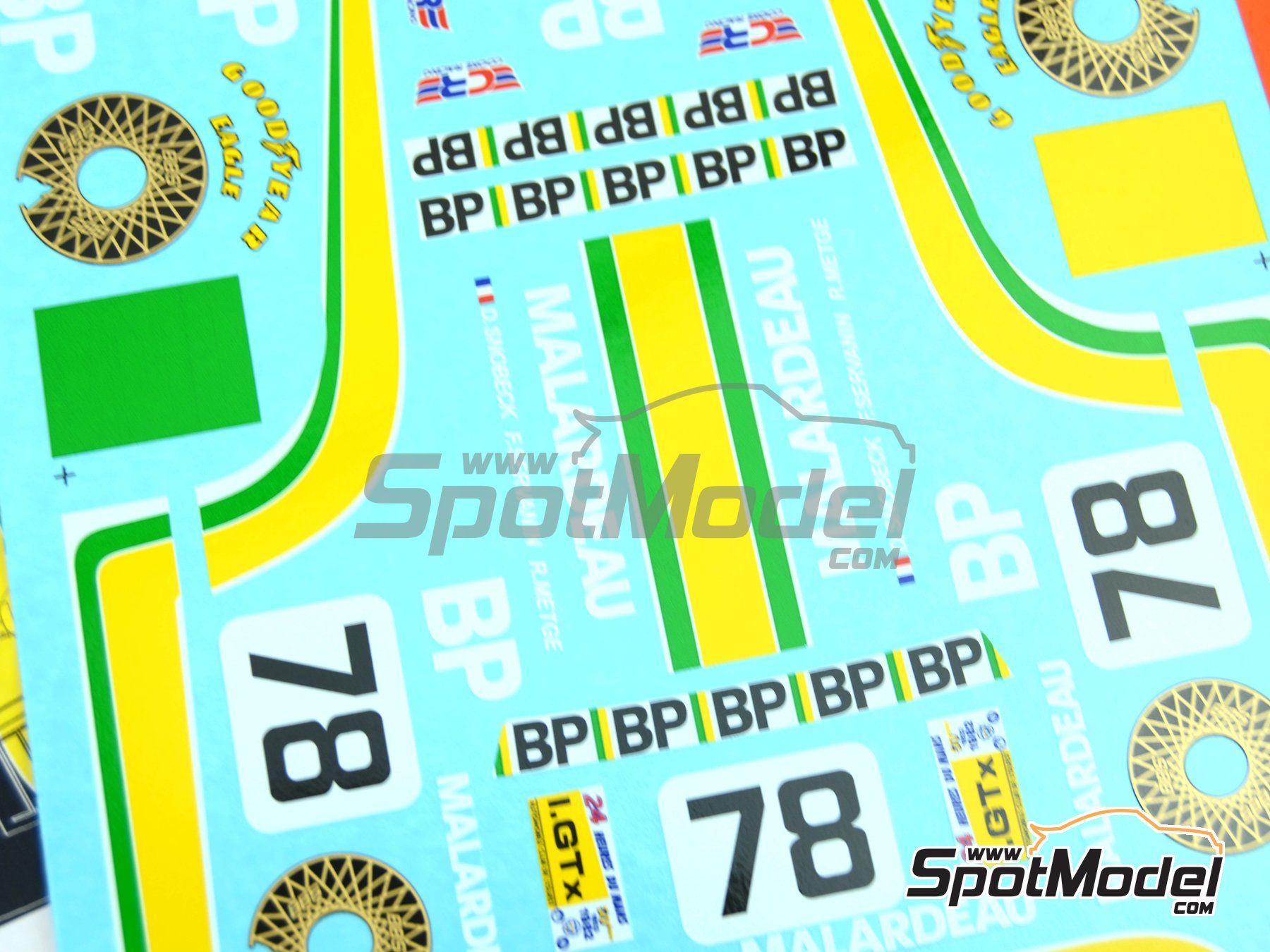 Image 7: Porsche 935 Kremer K3 Equipo Cooke Racing patrocinado por BP Malardeau - 24 Horas de Le Mans 1982 | Decoraci&oacute;n en escala&nbsp;1/24 fabricado por Renaissance Models (ref.&nbsp;TK24-466, tambien TK24/466)